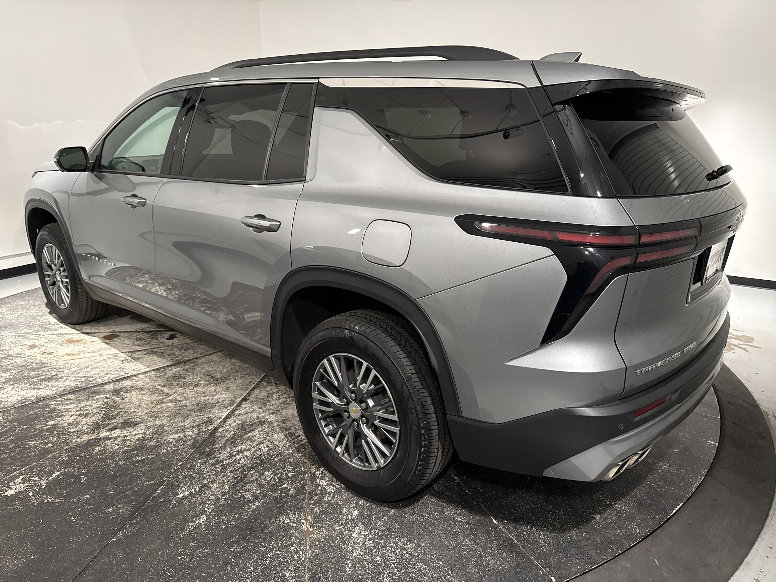 2024 Chevrolet Traverse AWD LT photo 5