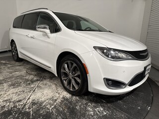 2017 Chrysler Pacifica Limited Minivan