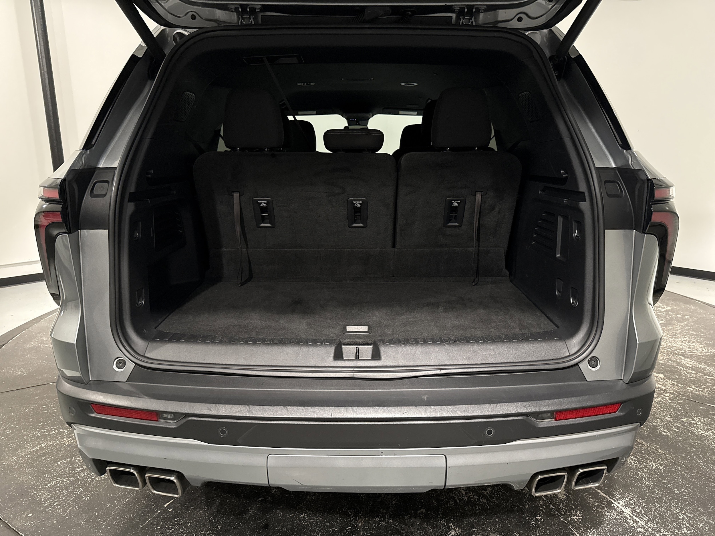 2024 Chevrolet Traverse AWD LT photo 3