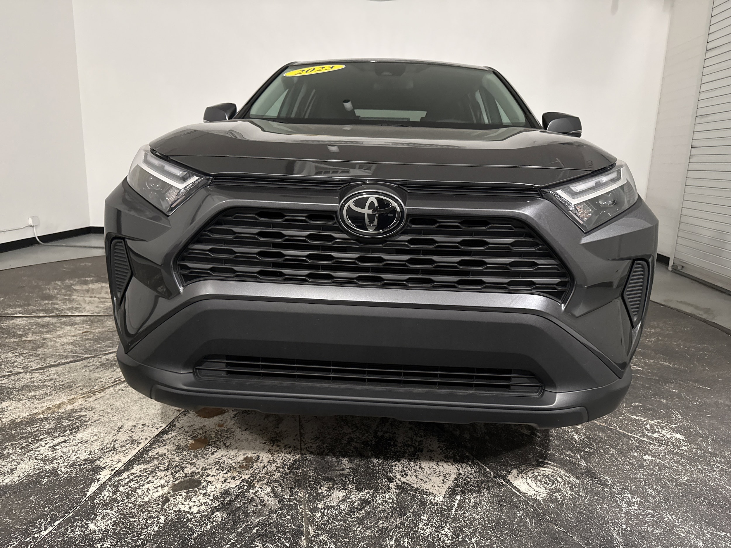 2023 Toyota RAV4 LE photo 2