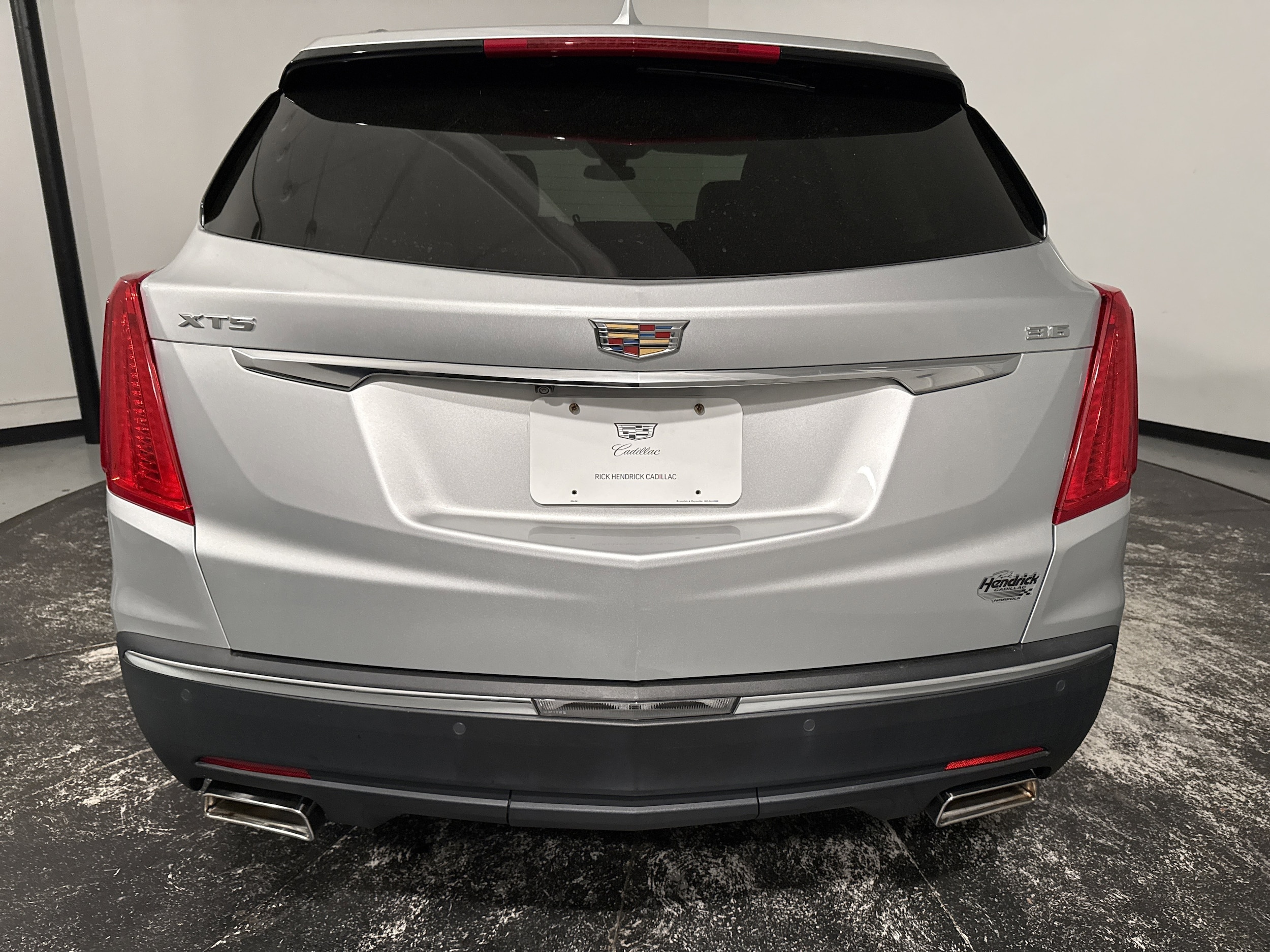 2017 CADILLAC XT5 Luxury FWD photo 3