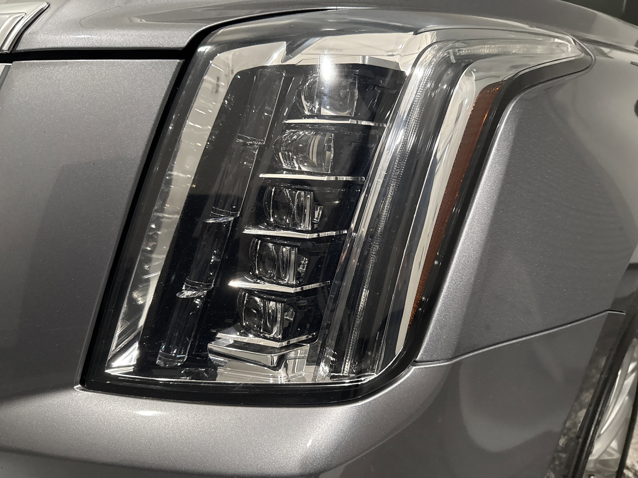 2019 CADILLAC Escalade Luxury photo 4