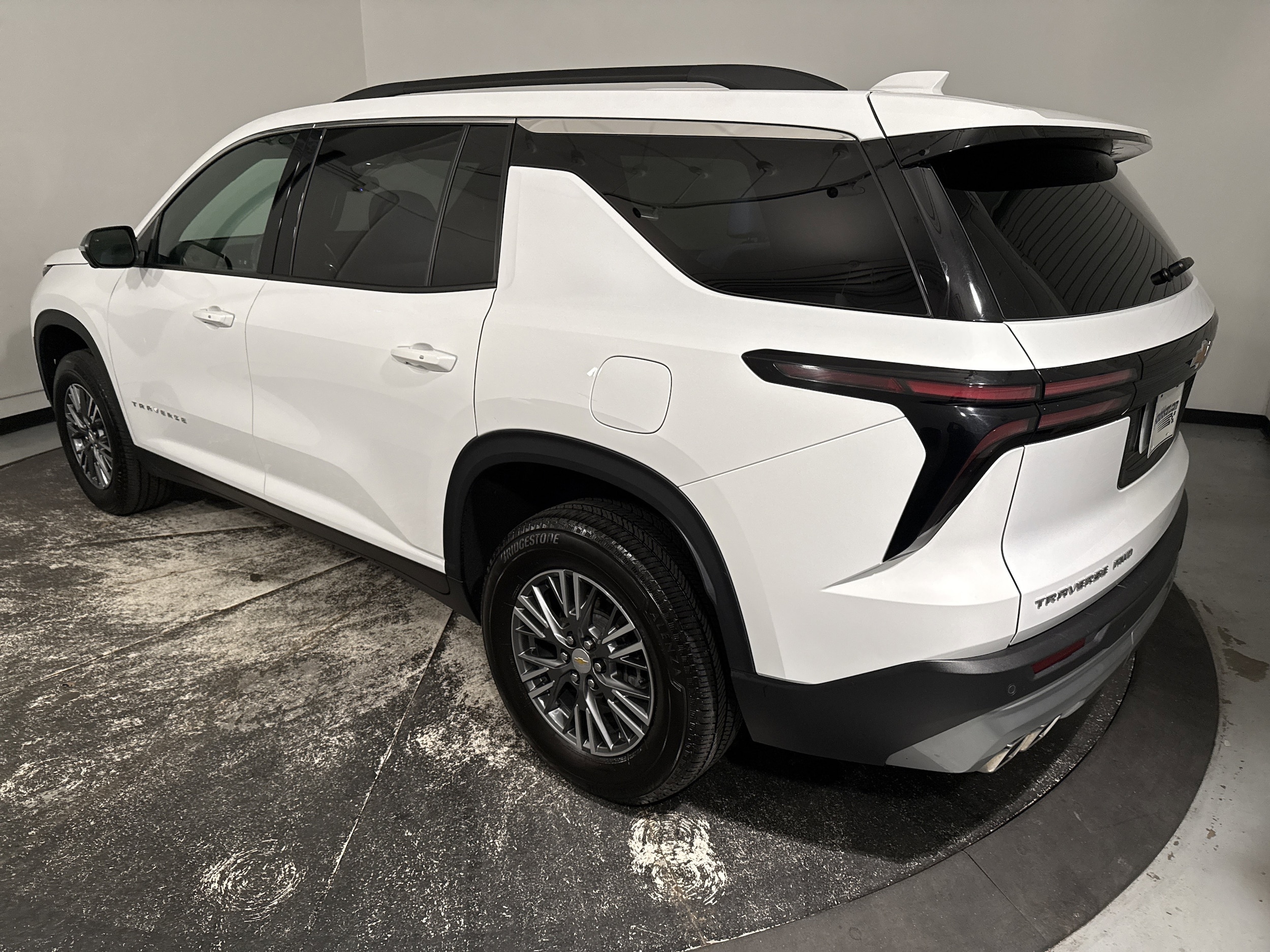 2024 Chevrolet Traverse AWD LT photo 5