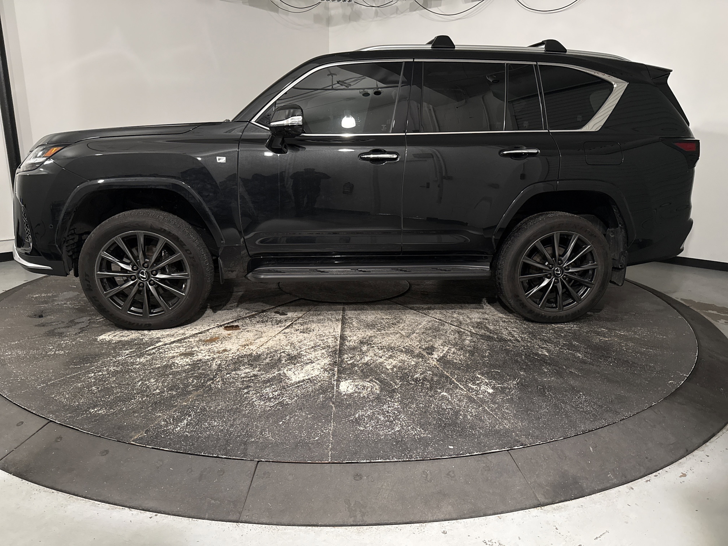 2025 LEXUS LX LX 700h F SPORT photo 4