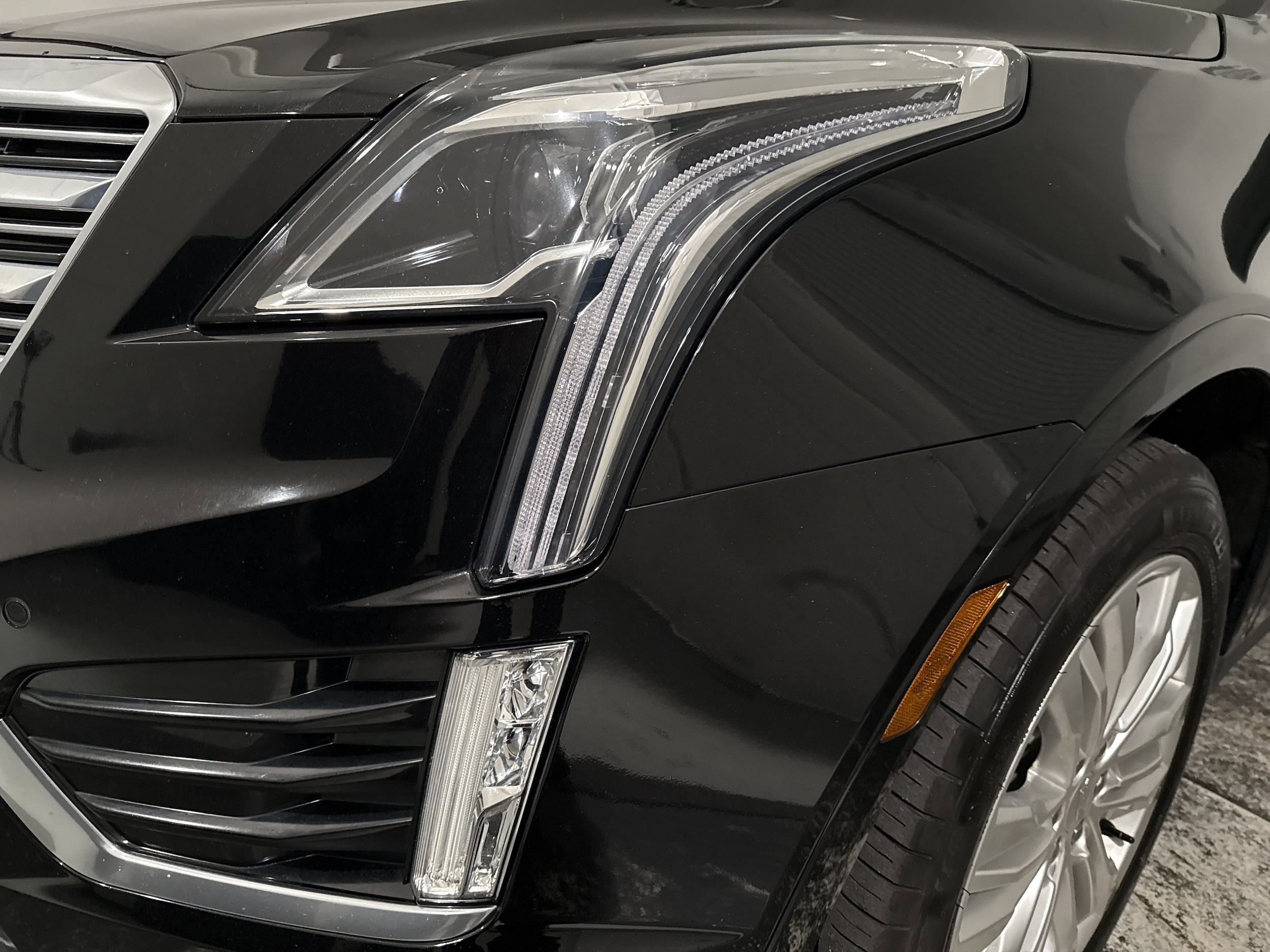 2018 CADILLAC XT5 Premium Luxury FWD photo 4