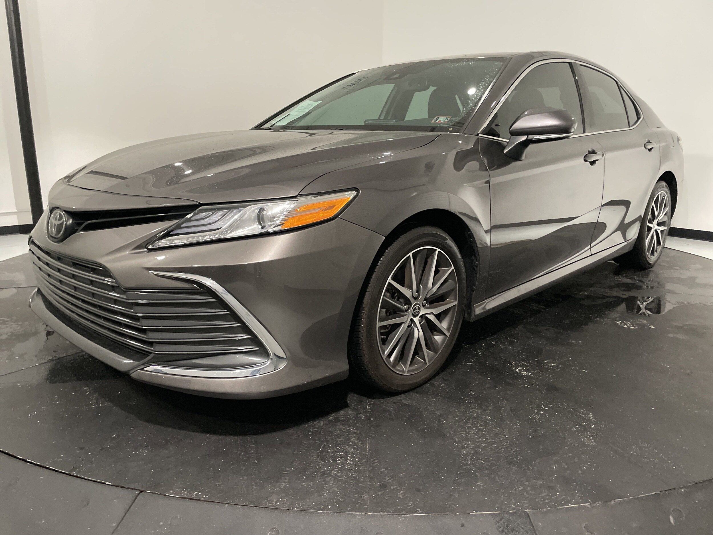 2023 Toyota Camry XLE photo 3
