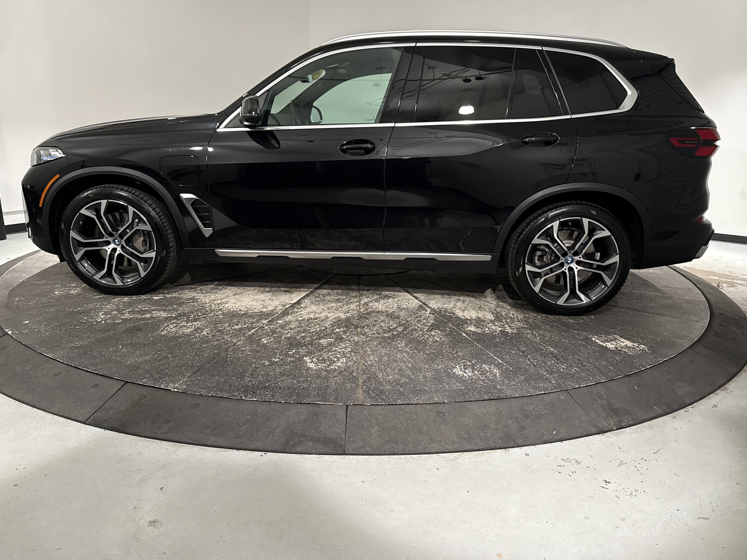 2025 BMW X5 xDrive50e photo 4