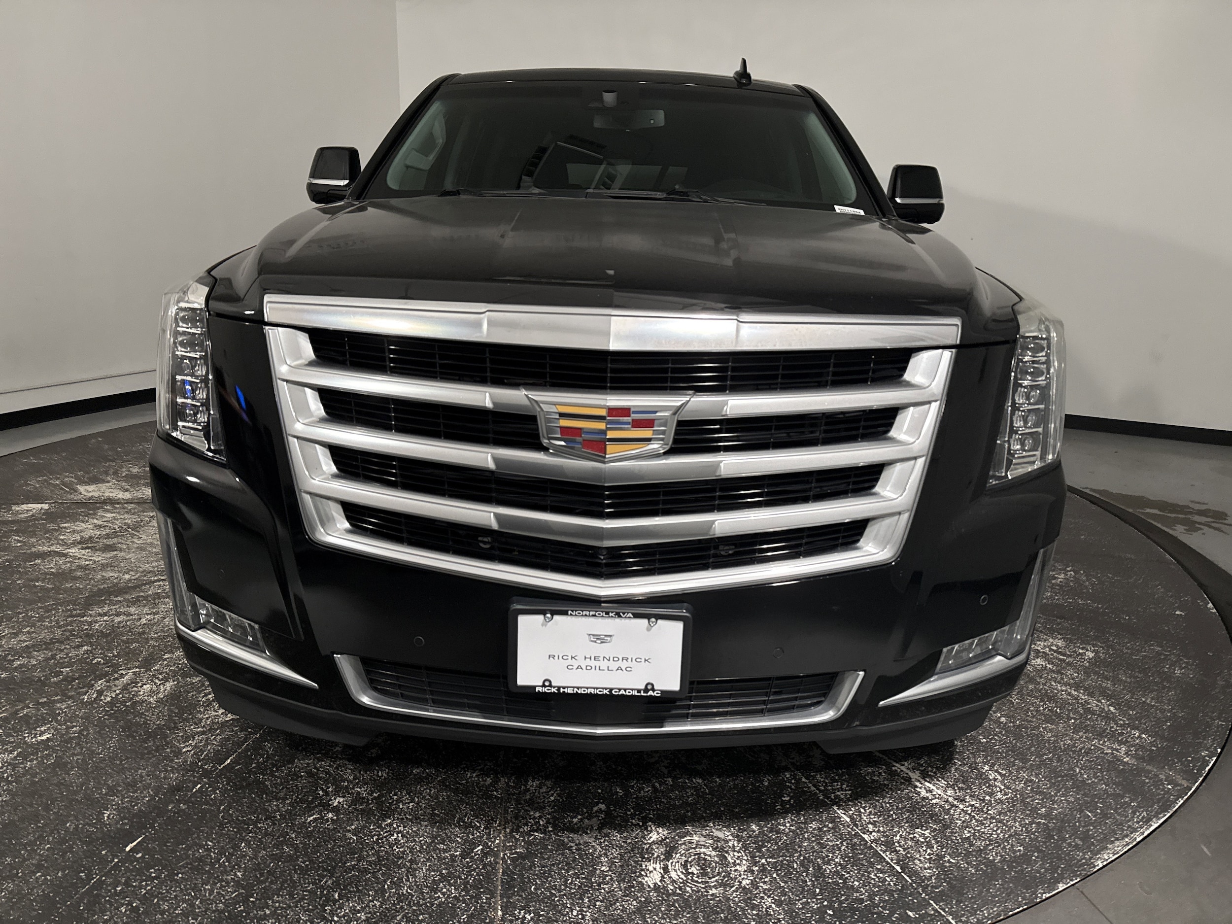 2016 CADILLAC Escalade ESV photo 2