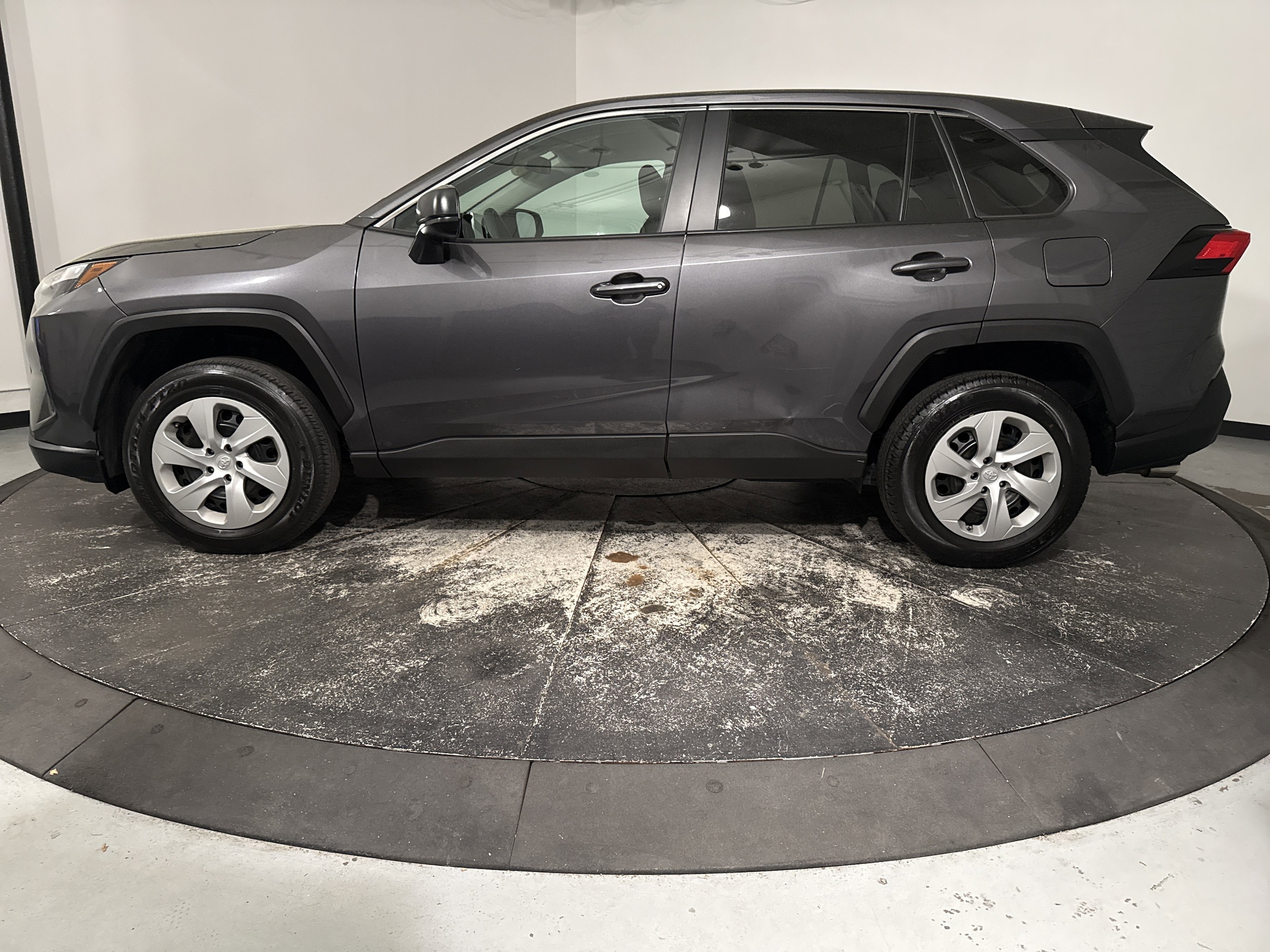 2024 Toyota RAV4 LE photo 5