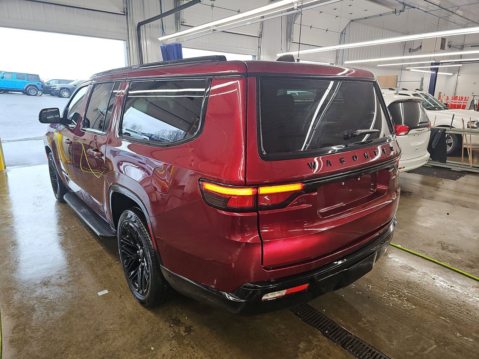 2025 Jeep Wagoneer L Series II Carbide photo 6