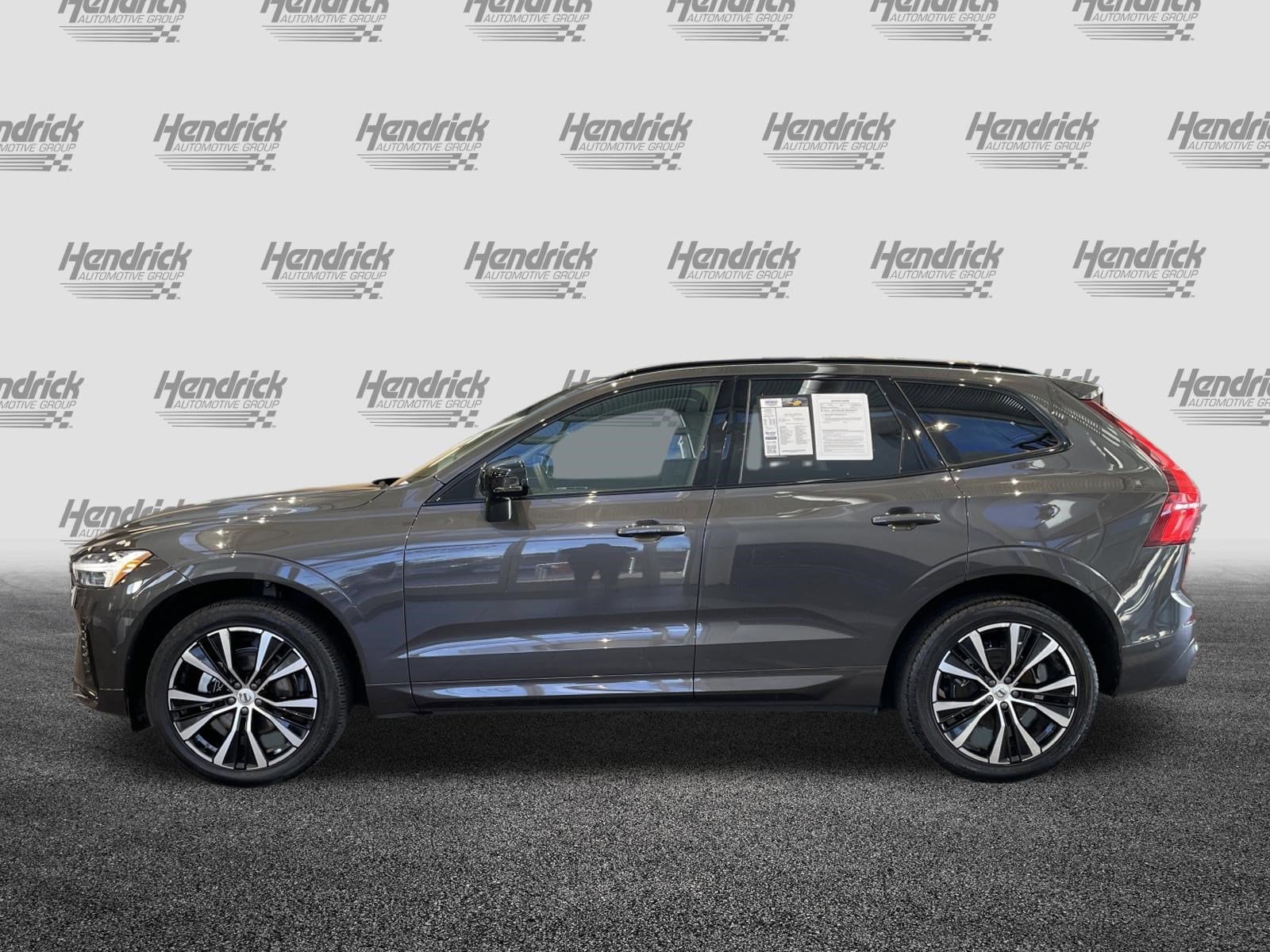 2025 Volvo XC60 Plus photo 5