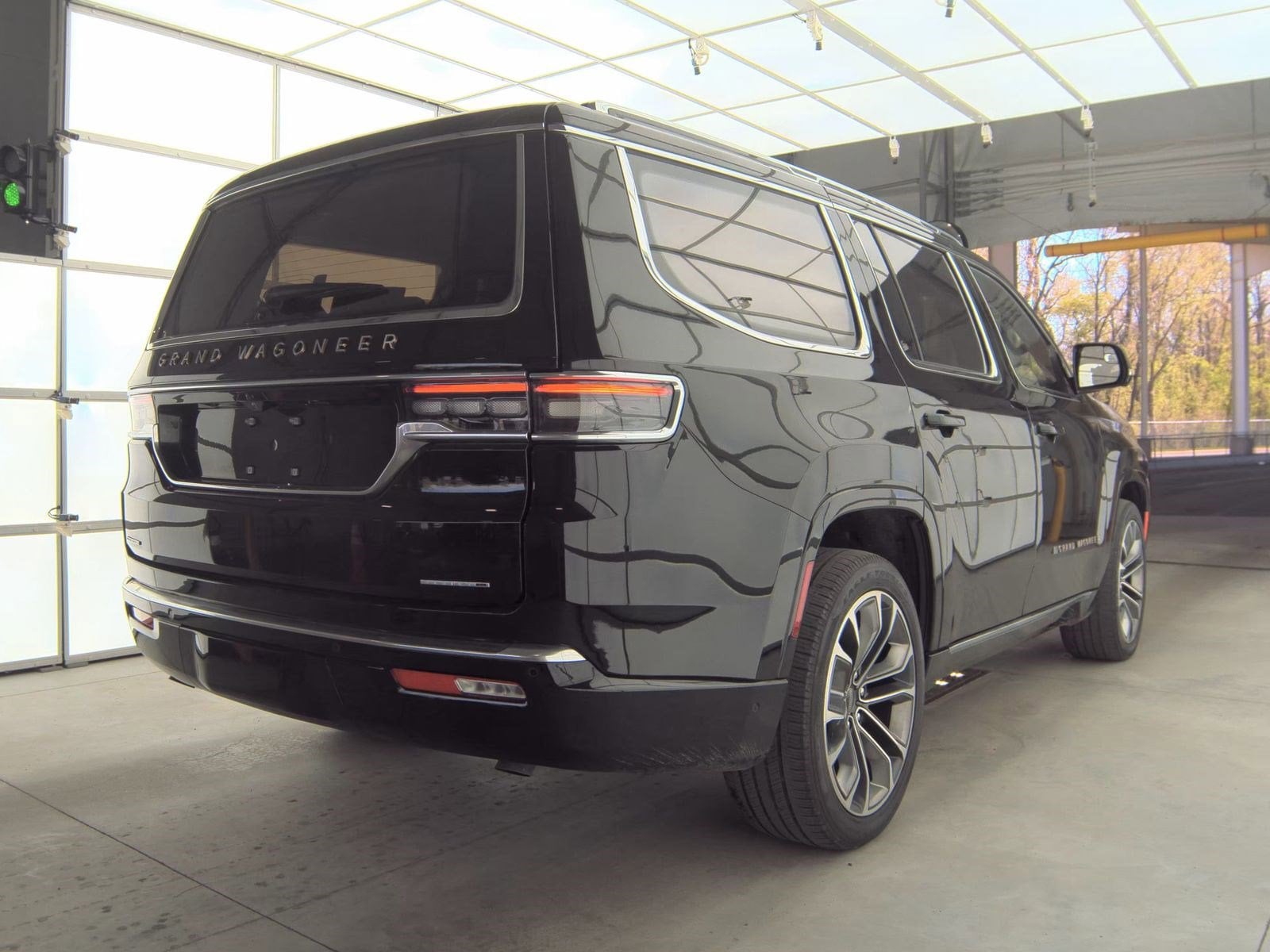 2022 Jeep Grand Wagoneer Series III photo 5