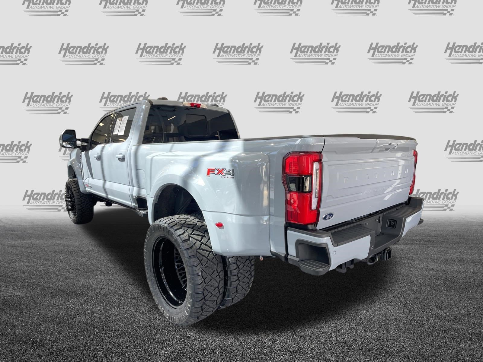 2025 Ford Super Duty F-450 DRW Platinum photo 6