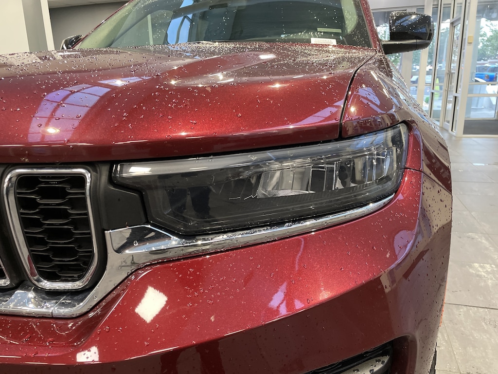 Used 2023 Jeep Grand Cherokee Laredo SUV