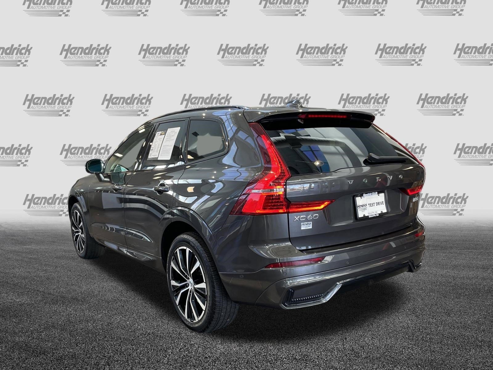 2025 Volvo XC60 Plus photo 6