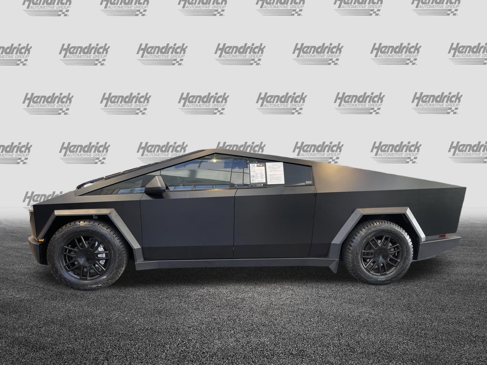 2025 Tesla Cybertruck photo 5