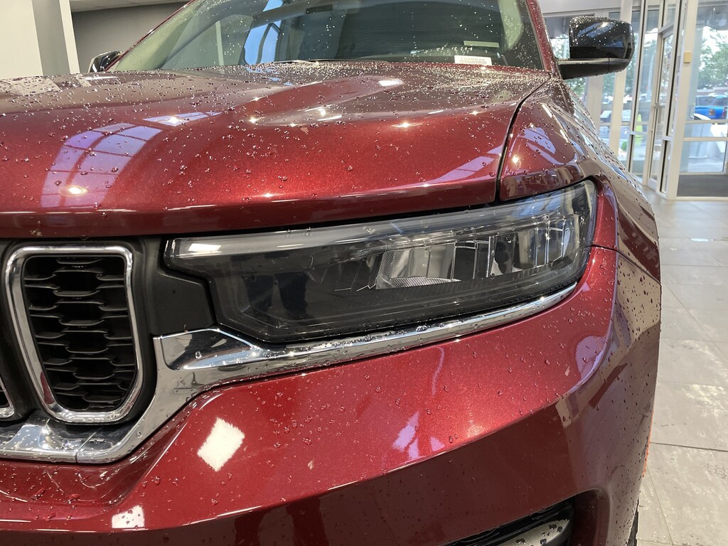 Used 2023 Jeep Grand Cherokee Laredo SUV