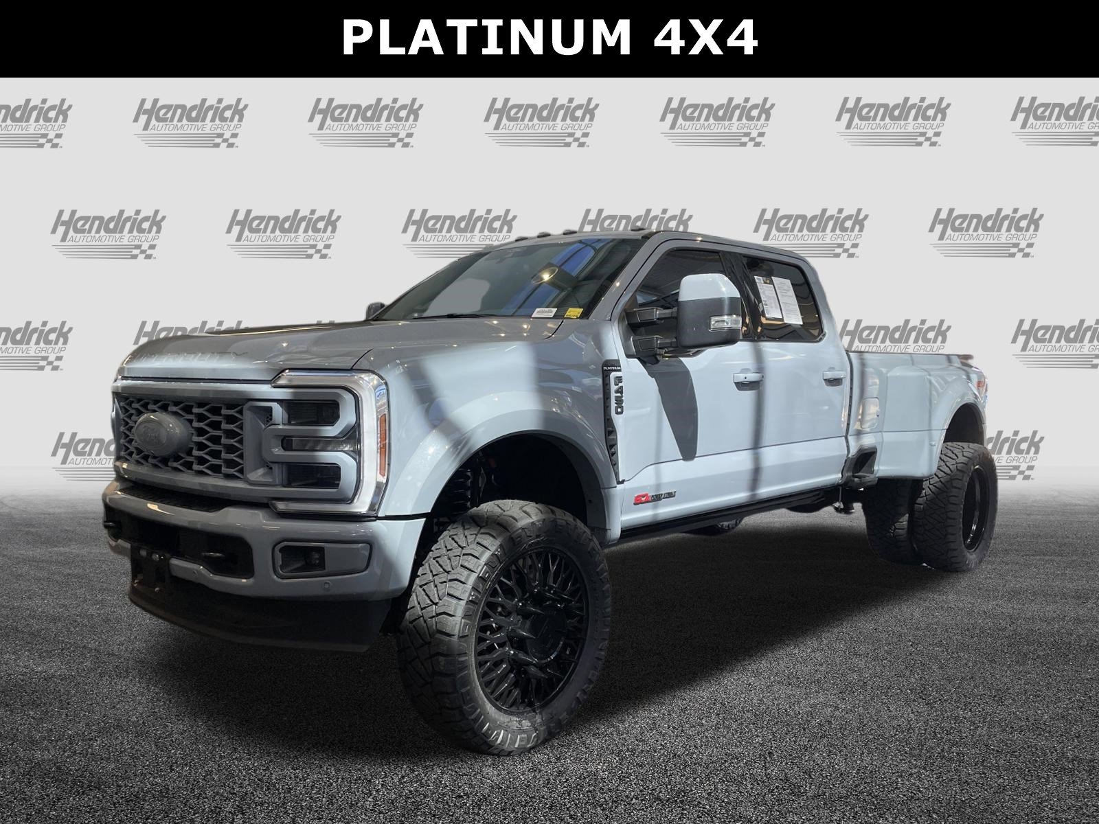 2025 Ford Super Duty F-450 DRW Platinum photo 4