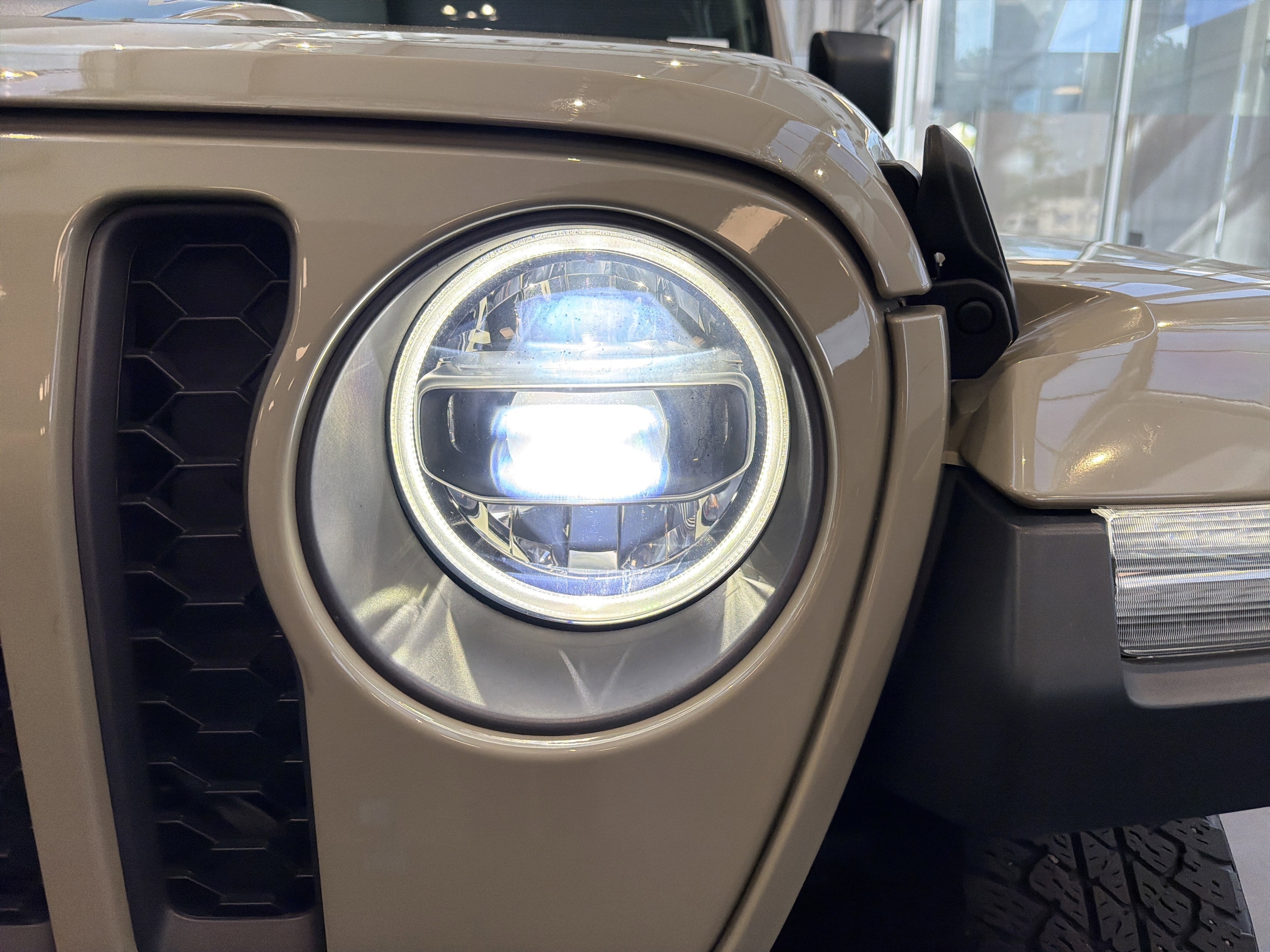 2022 Jeep Wrangler 4xe Unlimited Rubicon photo 3