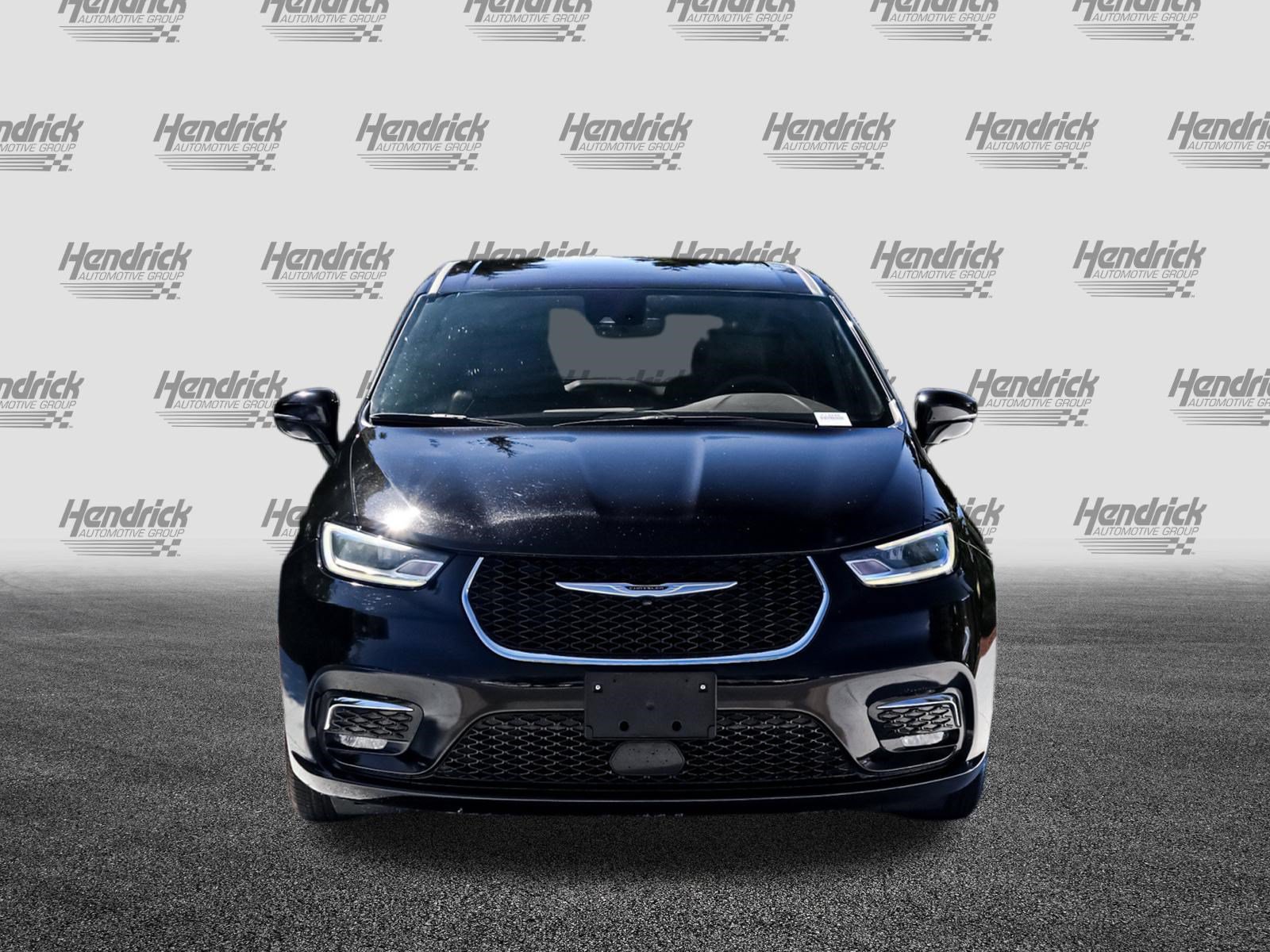 Used 2025 Chrysler Pacifica Select Minivan