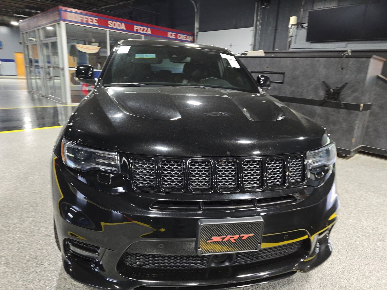 2018 Jeep Grand Cherokee SRT photo 2