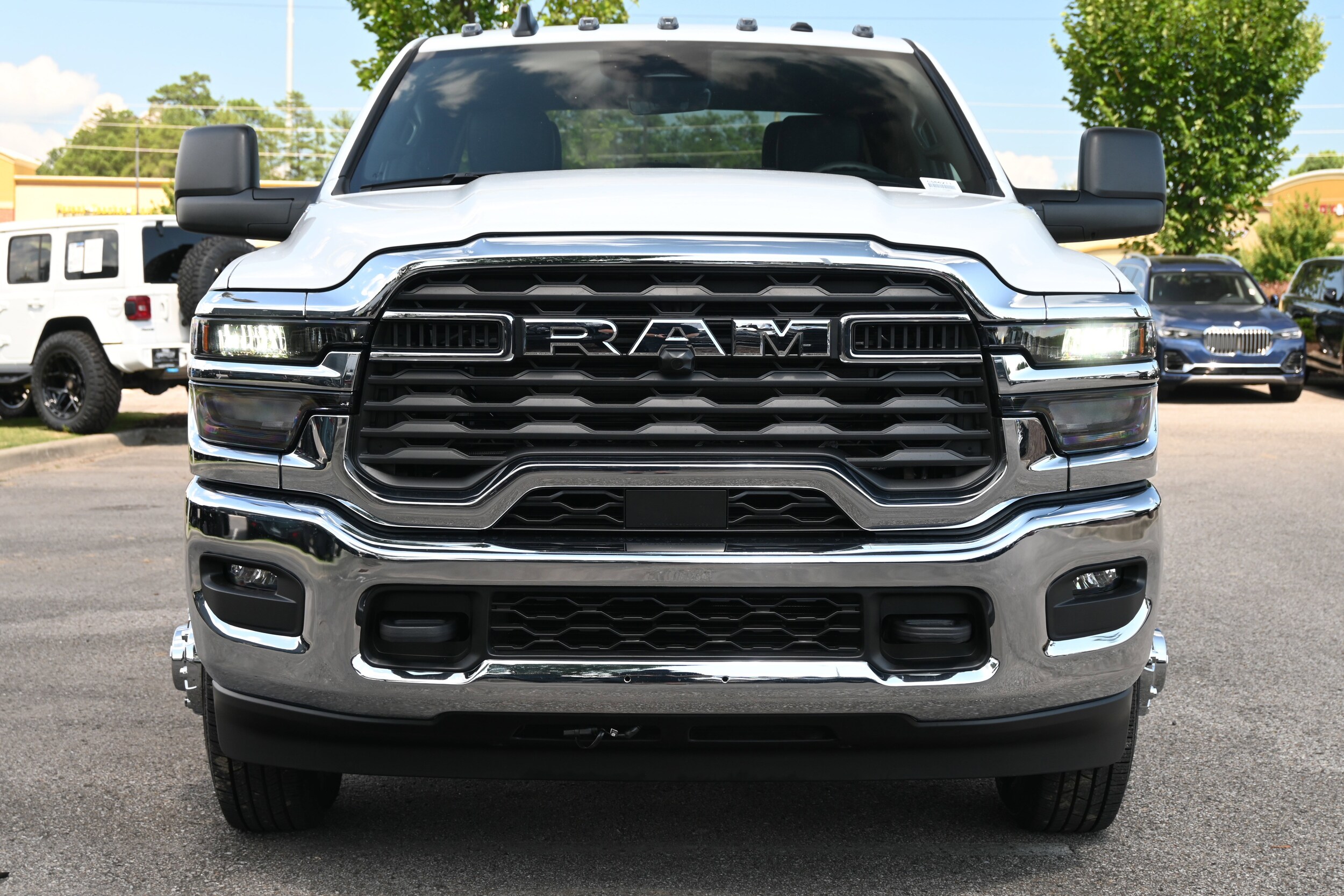 2025 Ram 3500 Tradesman photo 2