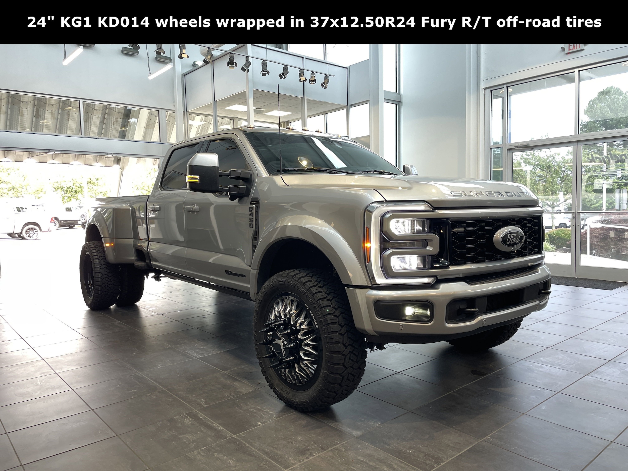 2024 Ford Super Duty F-450 DRW LARIAT