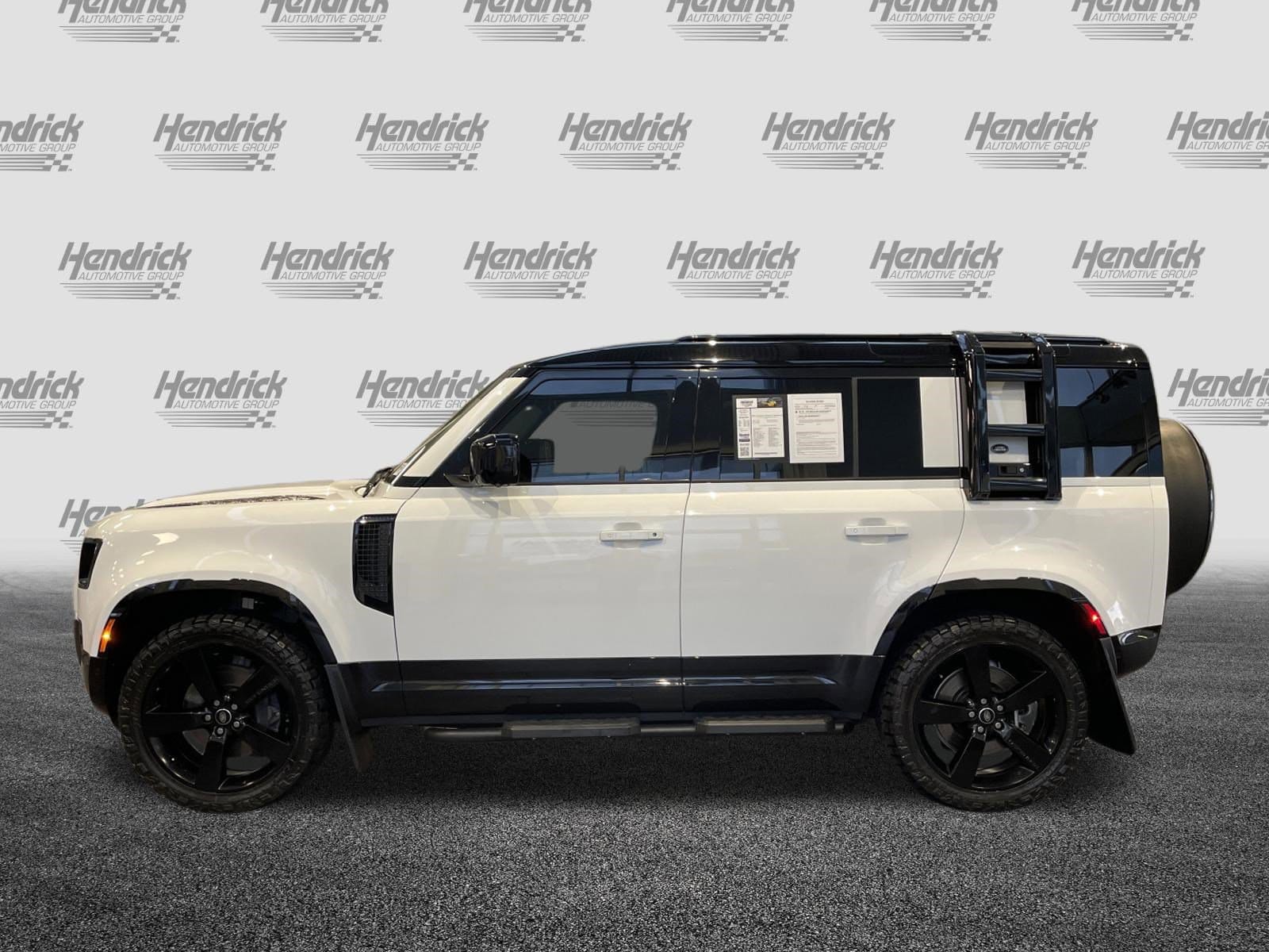 2023 Land Rover Defender X-Dynamic SE photo 5