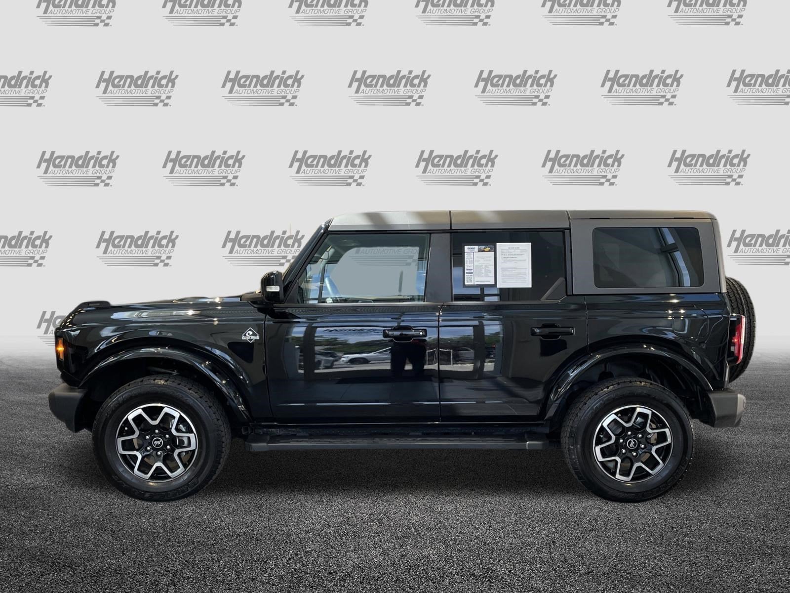 2024 Ford Bronco Outer Banks photo 6