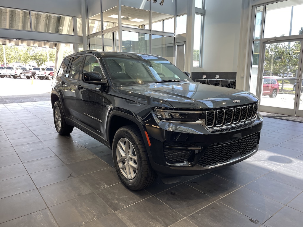 New 2025 Jeep Grand Cherokee Laredo X SUV