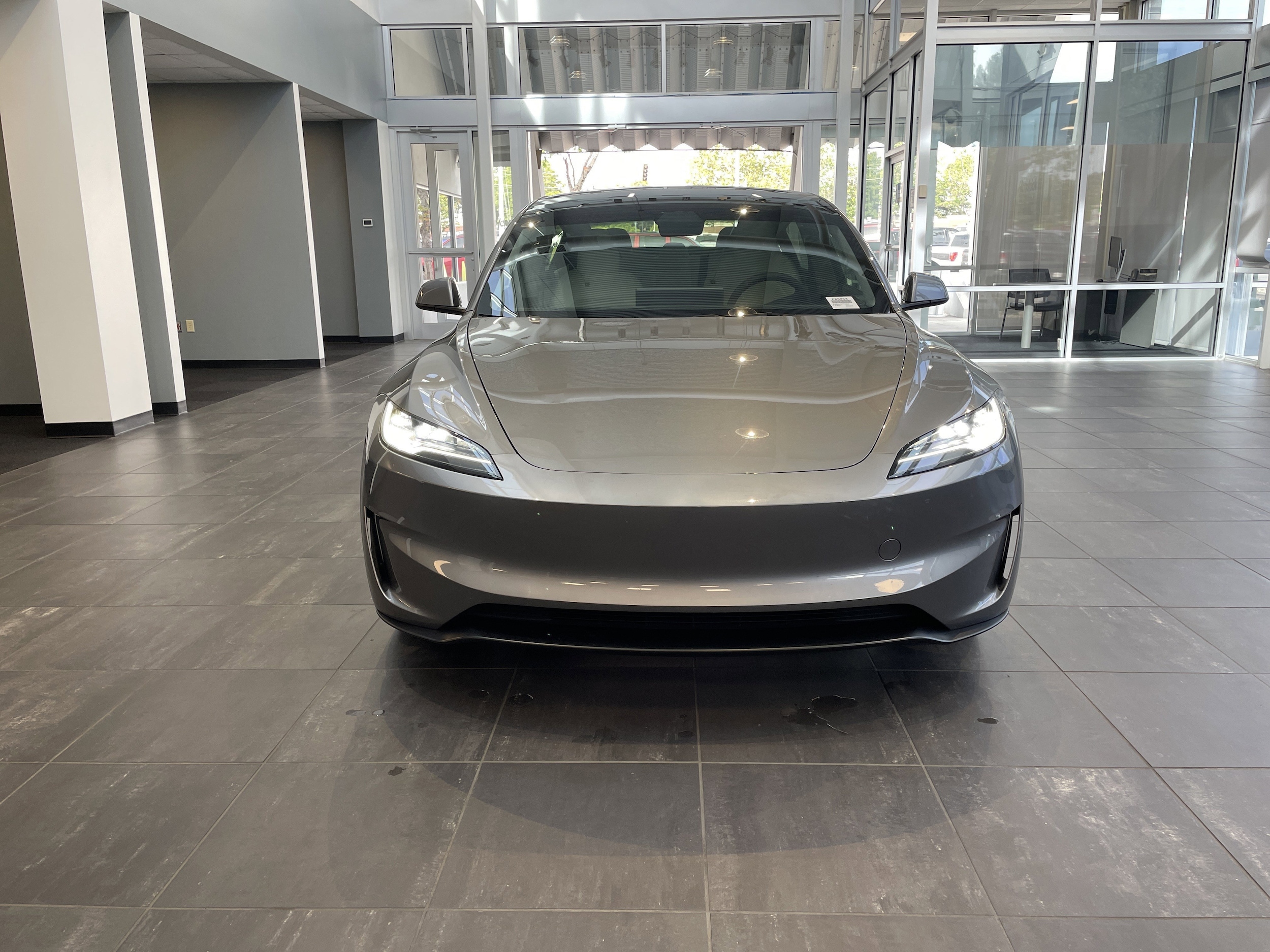 2024 Tesla Model 3 photo 2