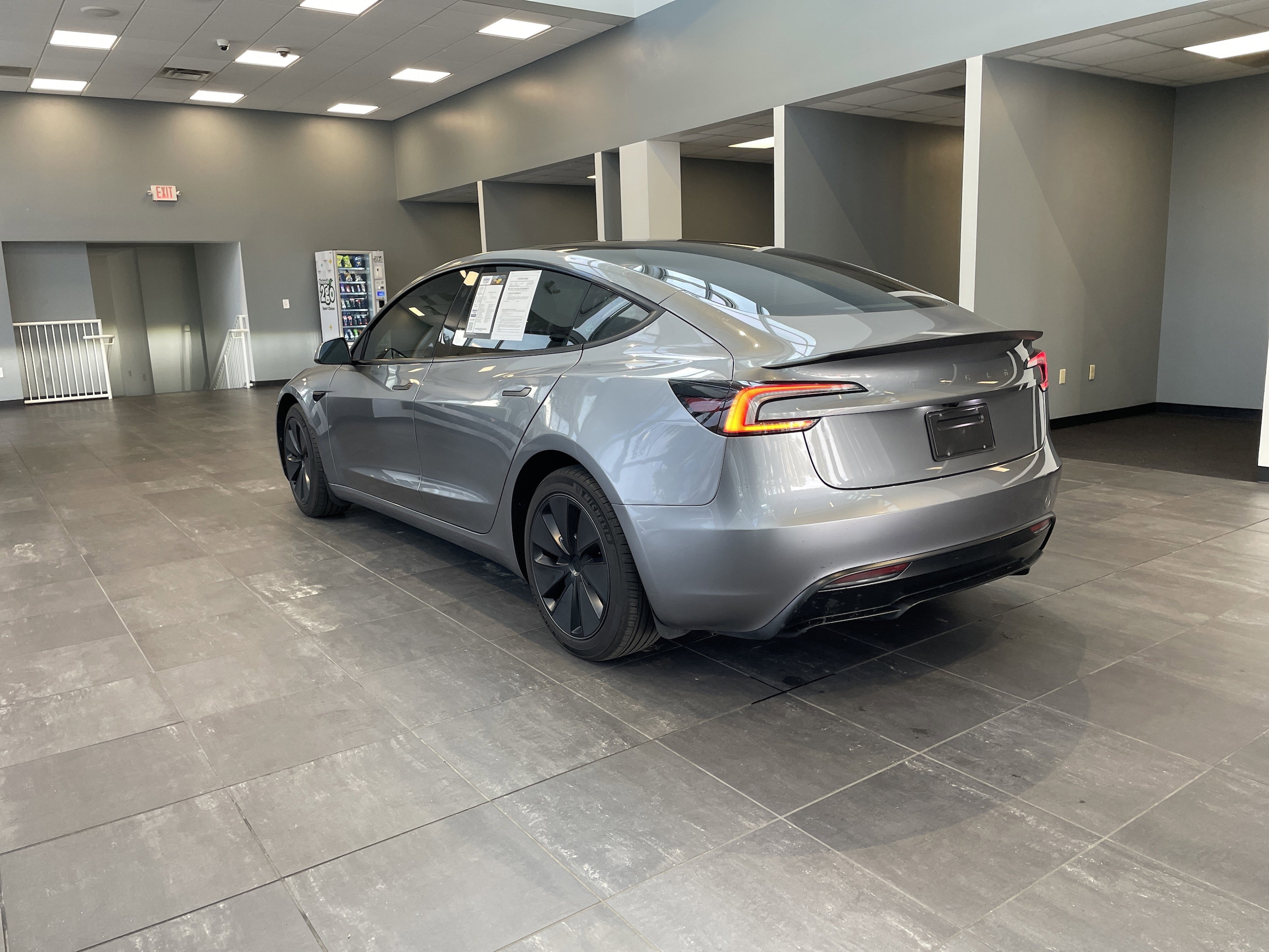 2024 Tesla Model 3 photo 3