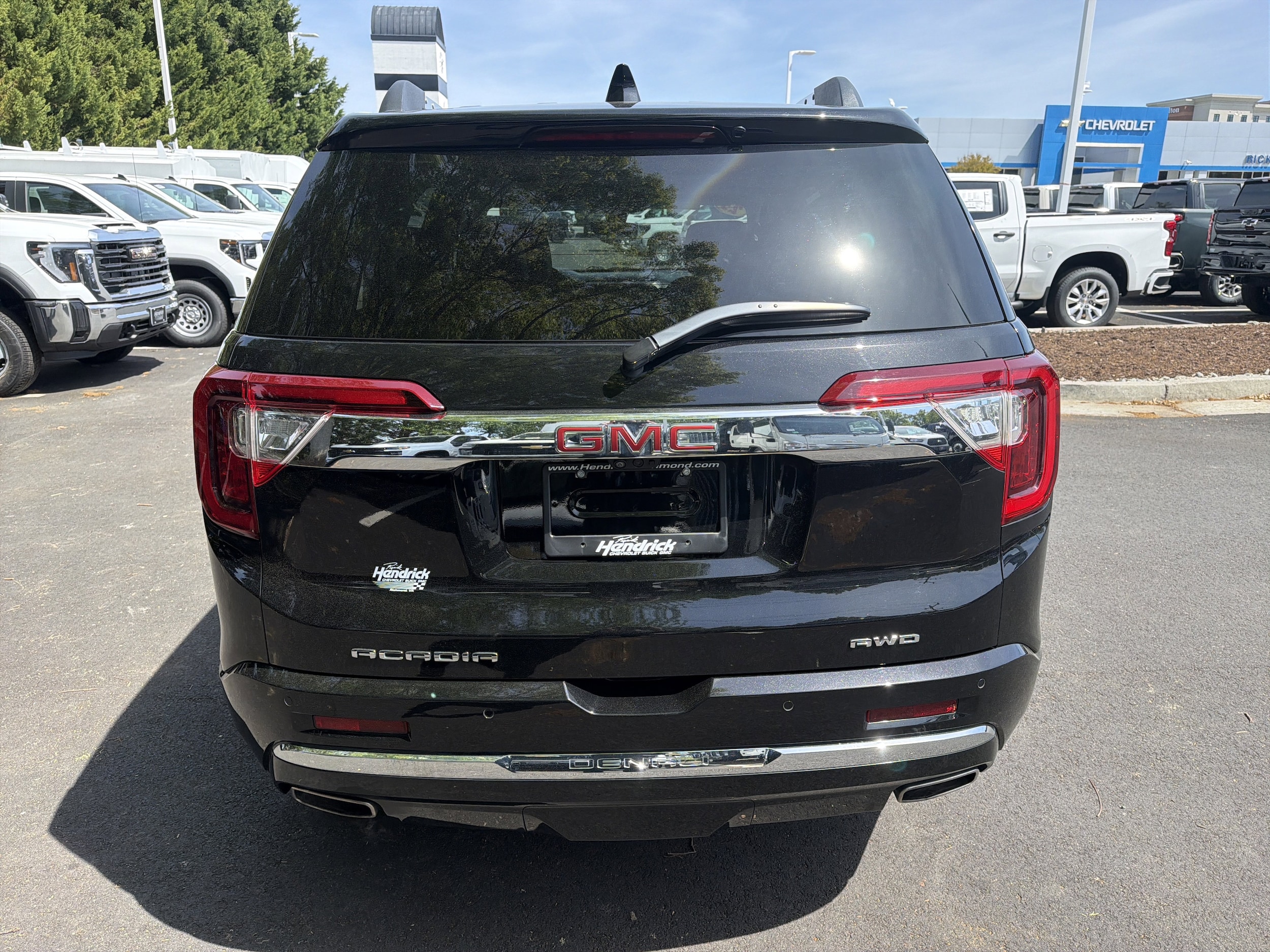 2023 GMC Acadia Denali photo 3