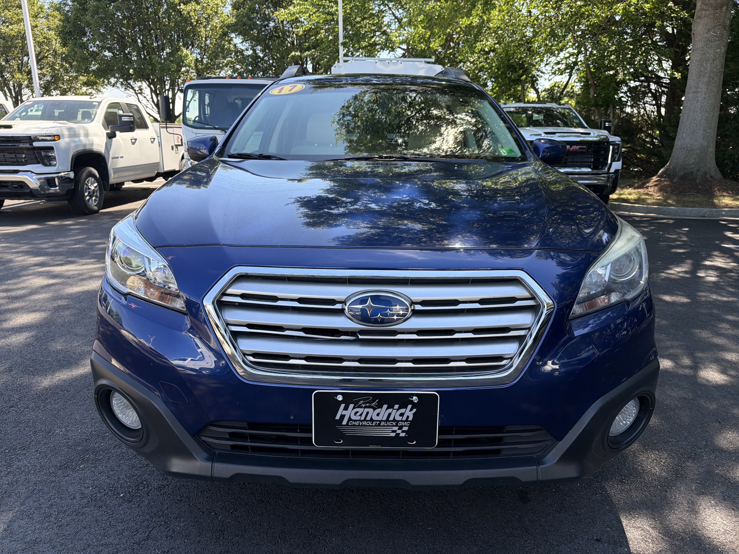 2017 Subaru Outback Premium photo 2