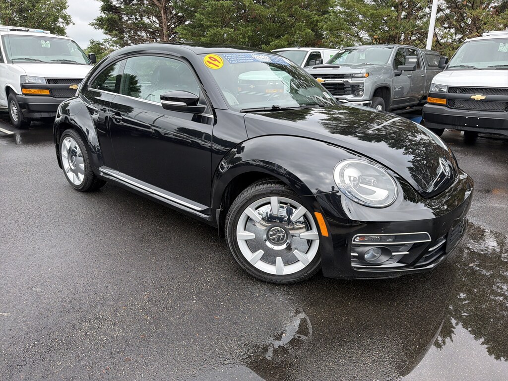 Used 2019 Volkswagen Beetle SE Hatchback