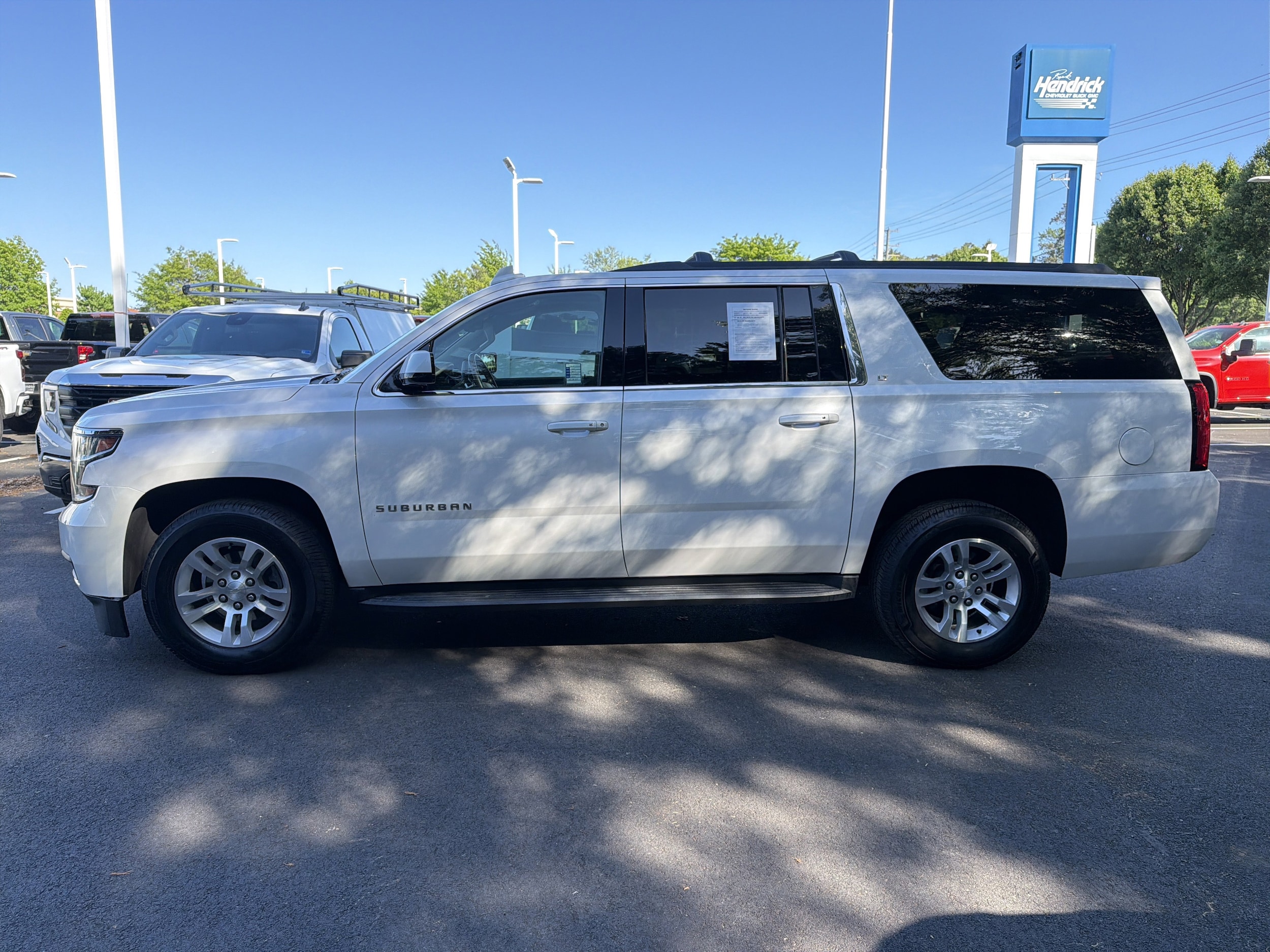 2019 Chevrolet Suburban LT photo 6