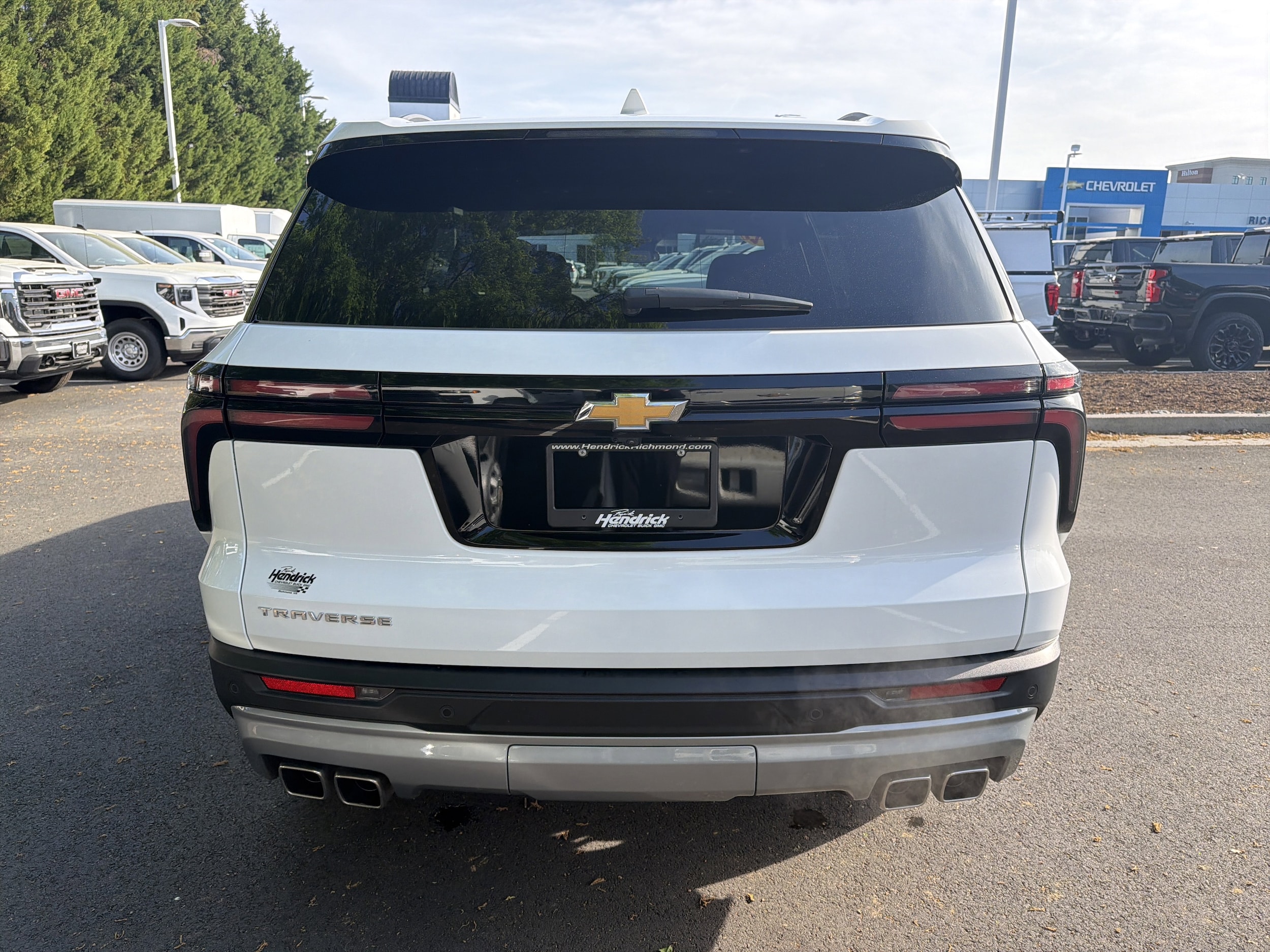 2025 Chevrolet Traverse FWD LT photo 3