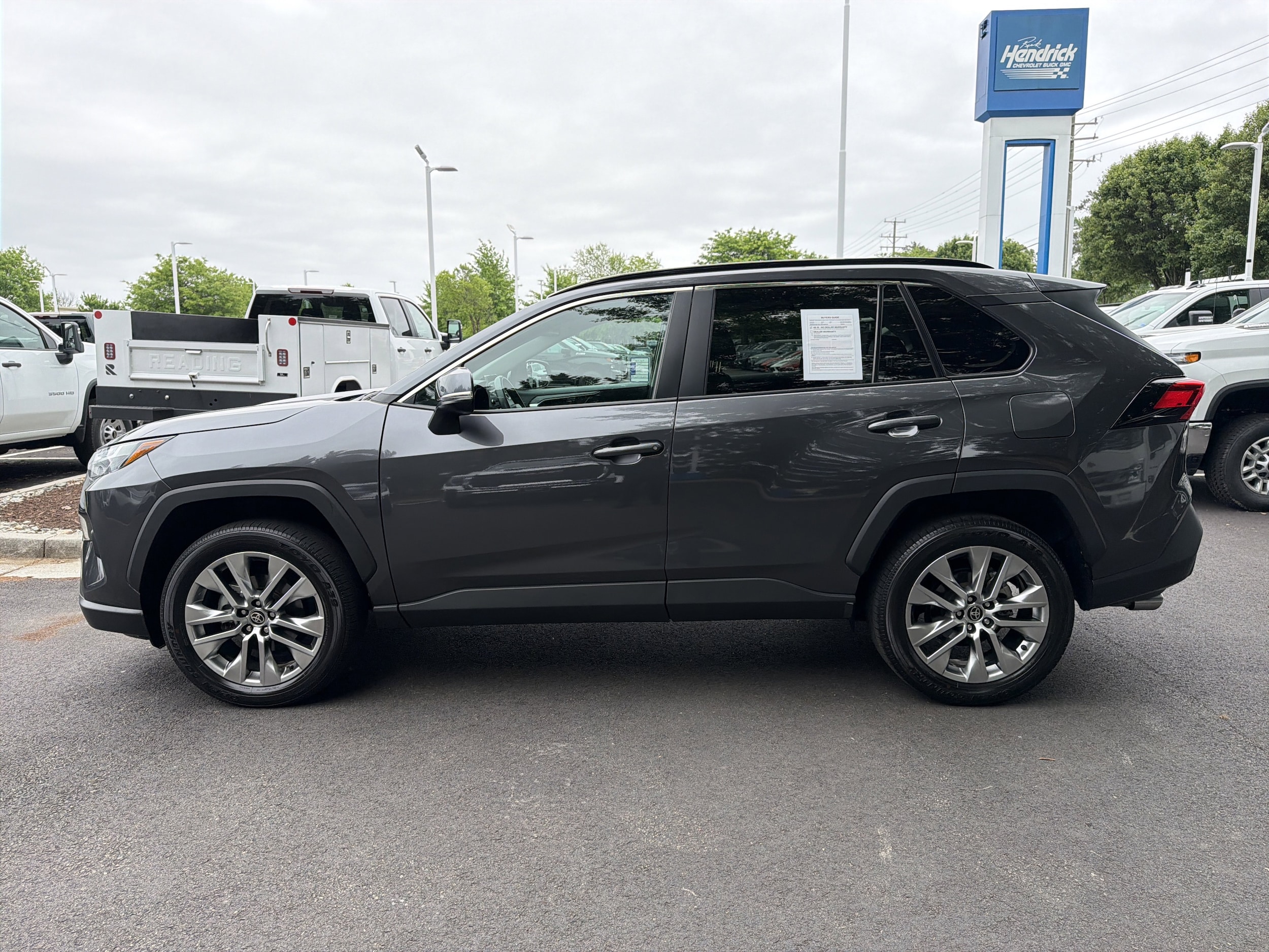 2024 Toyota RAV4 XLE Premium photo 5