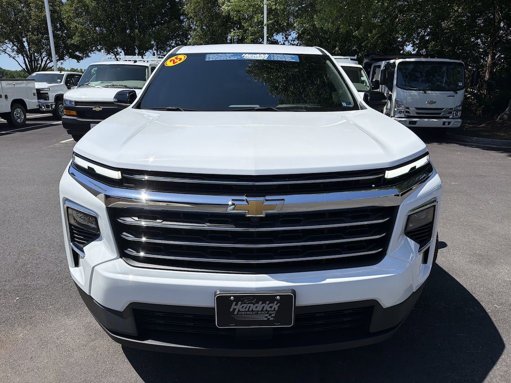 Used 2025 Chevrolet Traverse AWD LT SUV