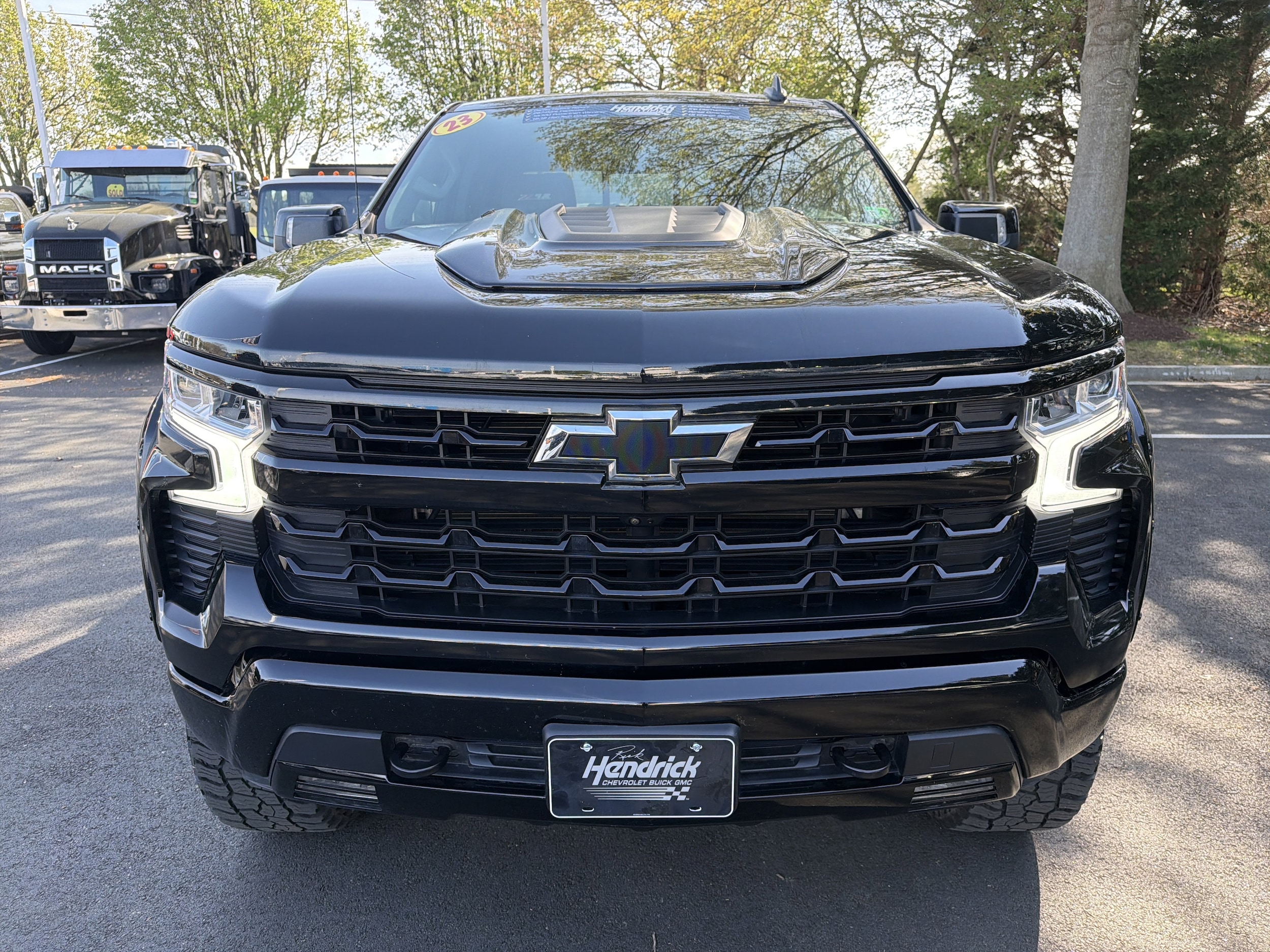 2023 Chevrolet Silverado 1500 RST photo 2