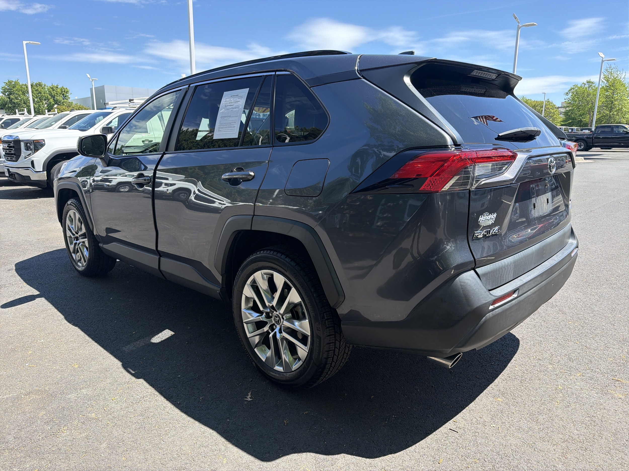 2019 Toyota RAV4 XLE Premium photo 3