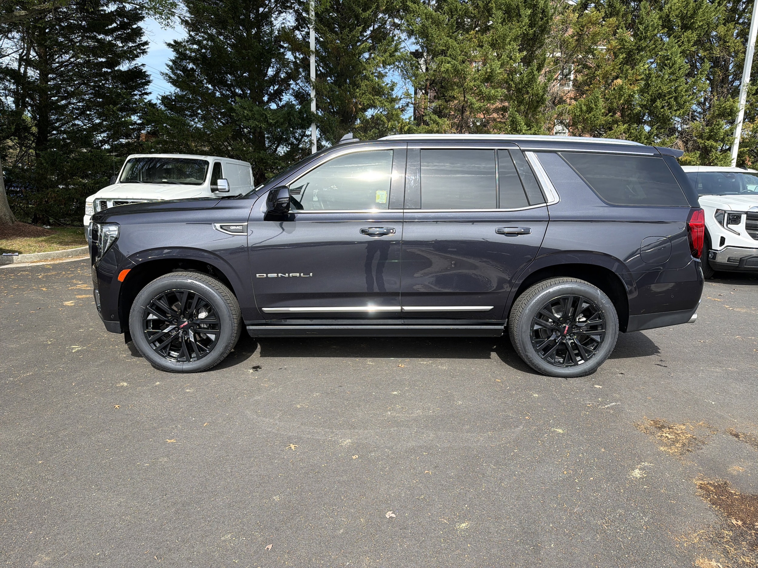 2023 GMC Yukon Denali photo 5