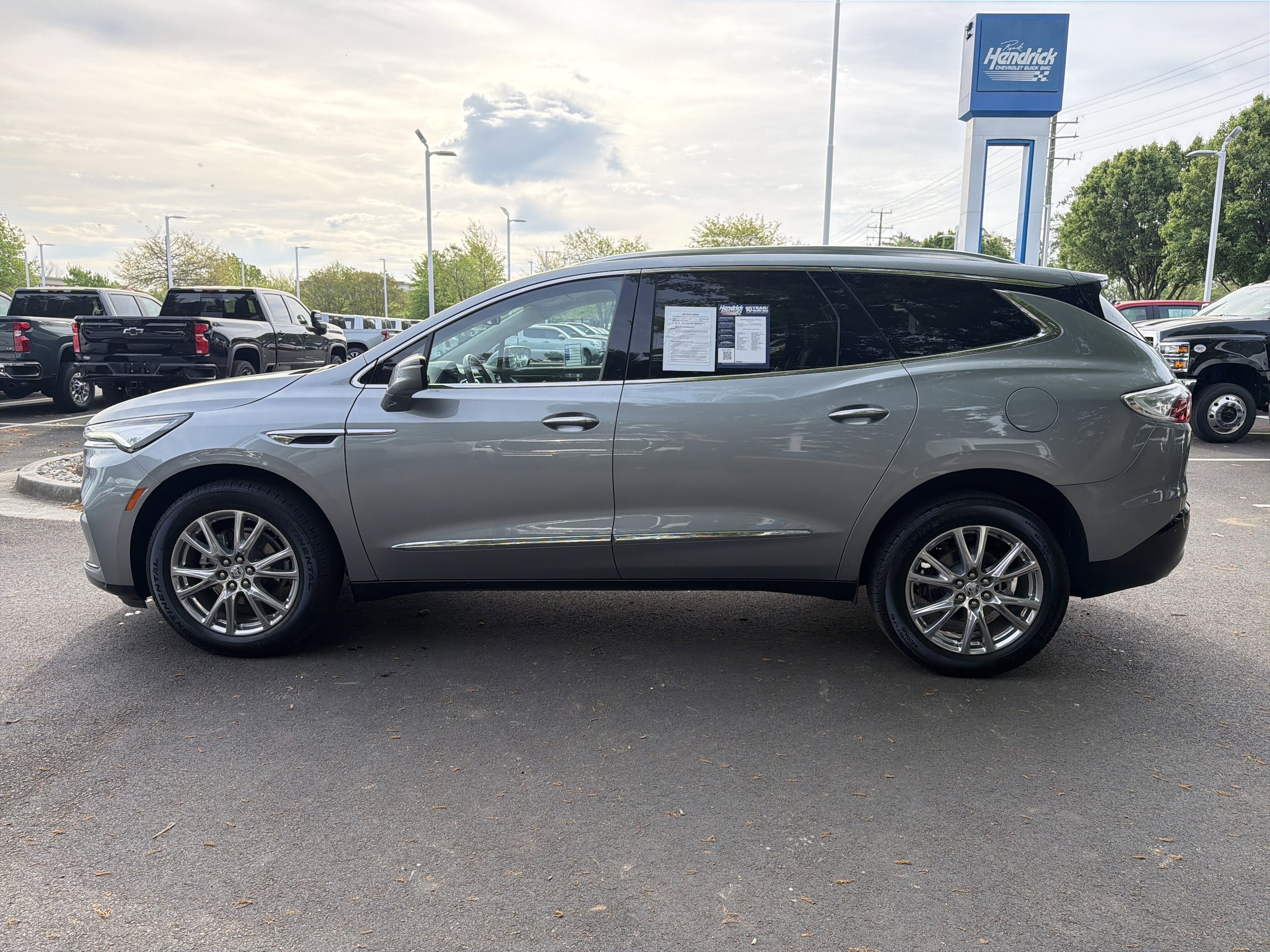 2024 Buick Enclave Essence photo 5