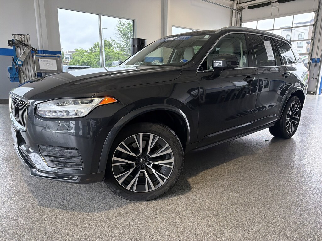 Used 2022 Volvo XC90 Momentum SUV