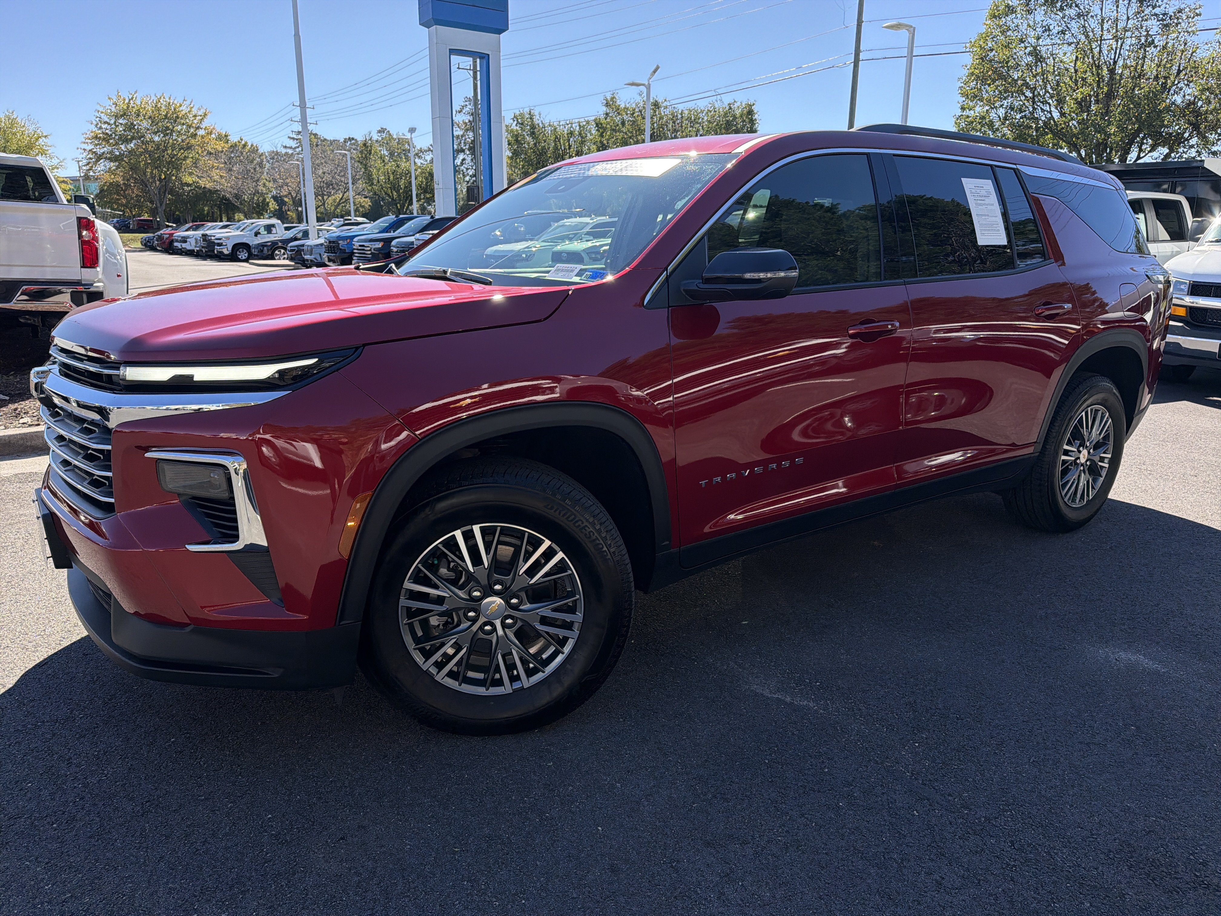 Used 2025 Chevrolet Traverse FWD LT SUV