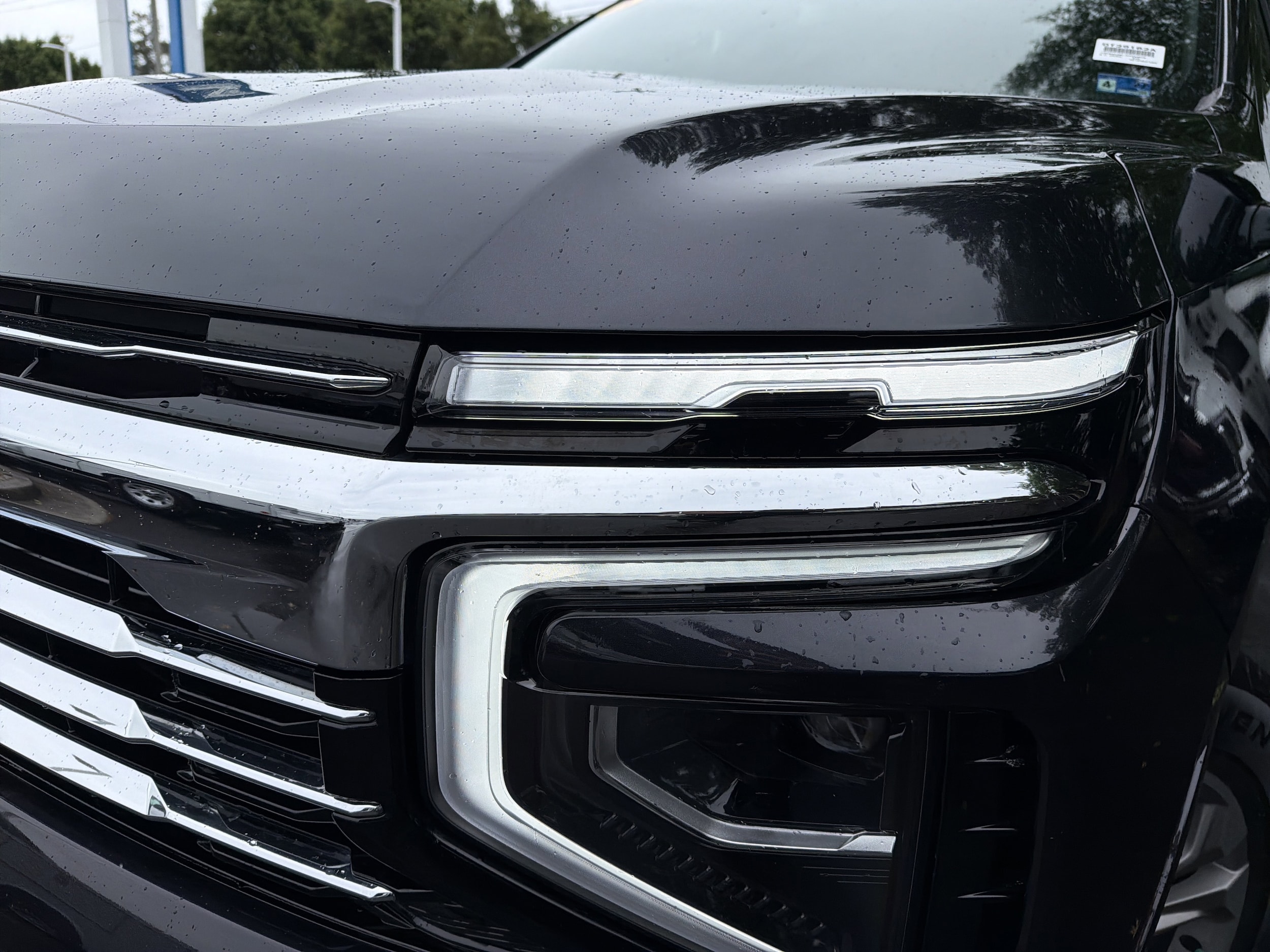 2025 Chevrolet Suburban LT photo 5