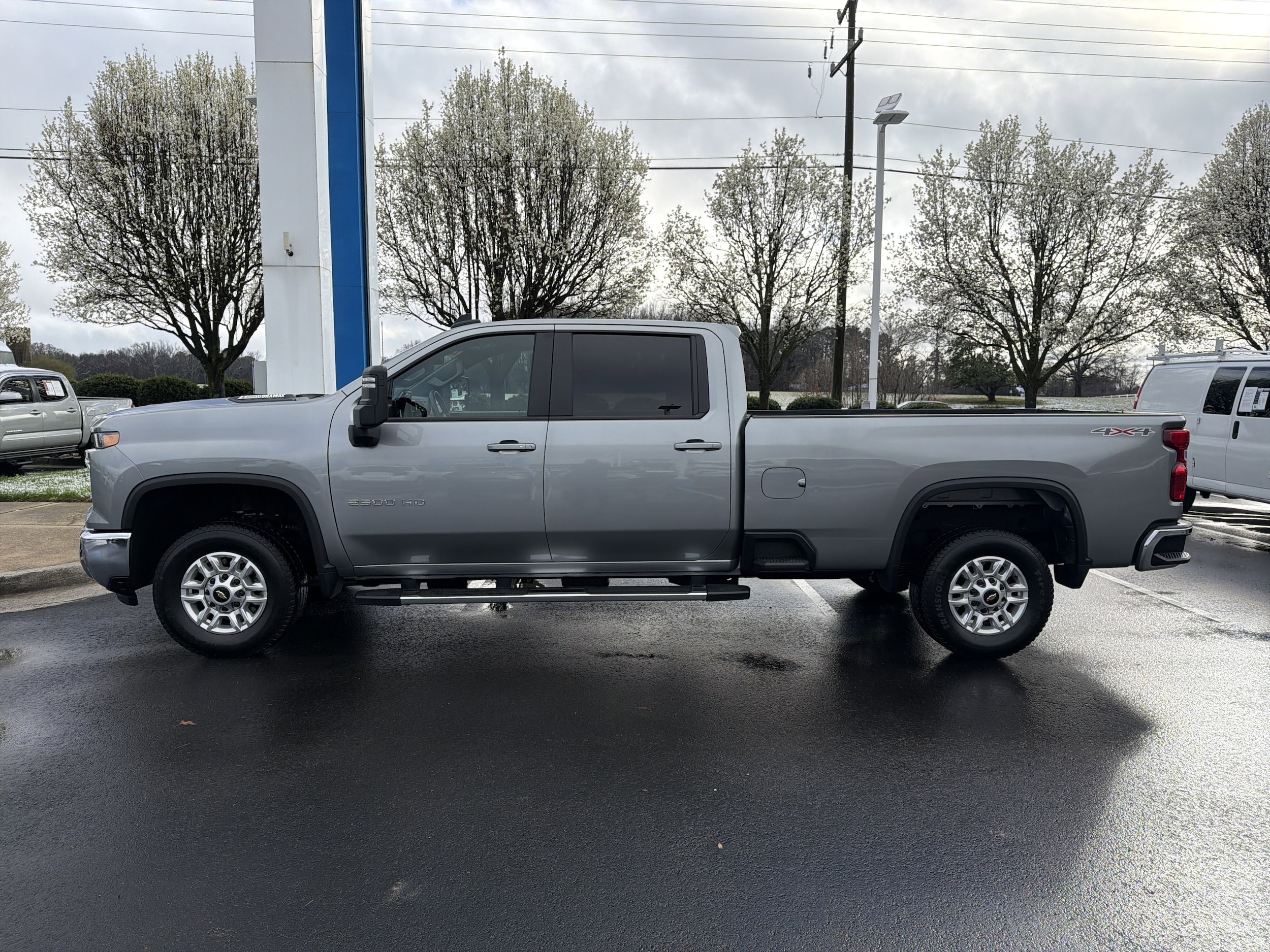 2025 Chevrolet Silverado 2500HD LT photo 5