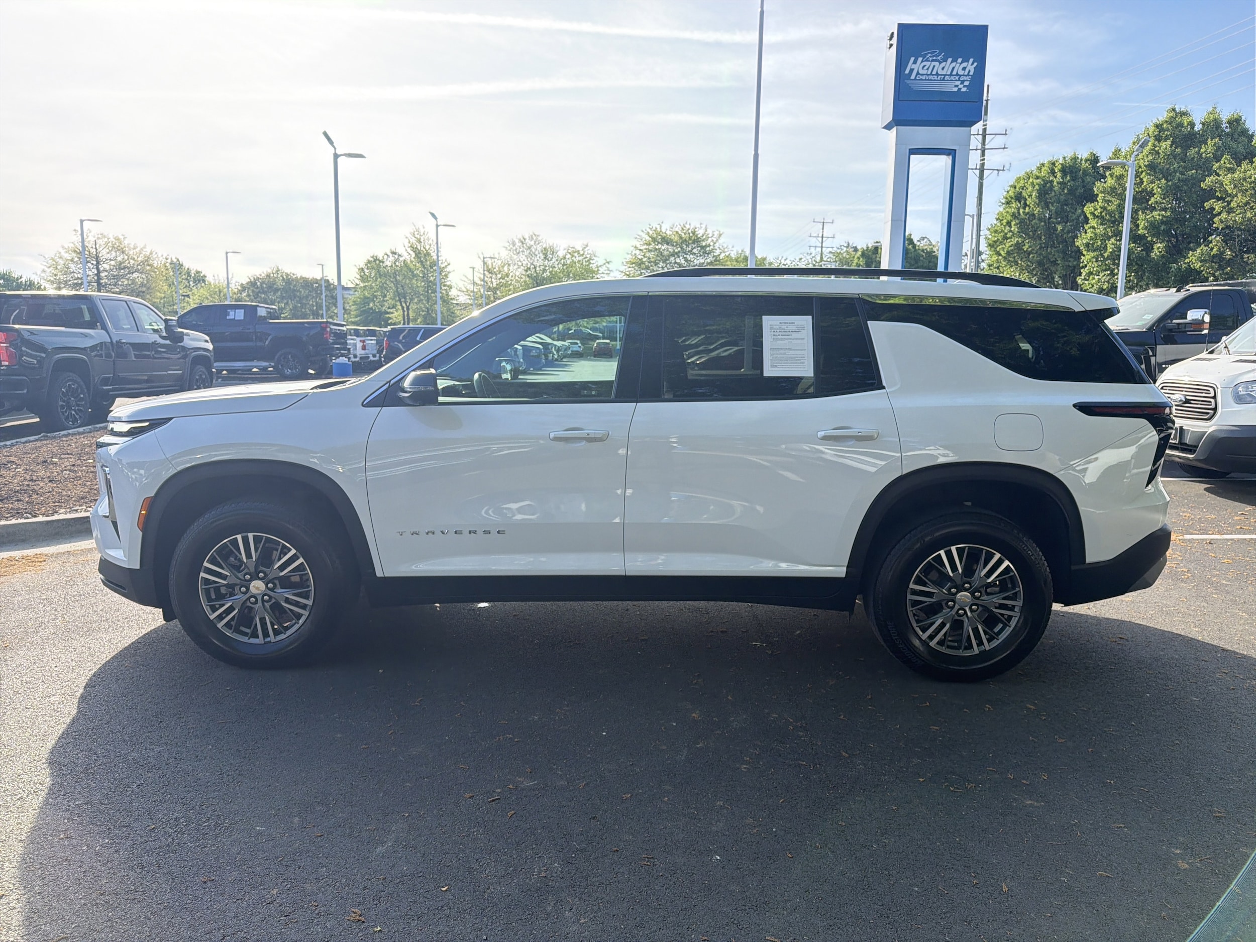 2025 Chevrolet Traverse FWD LT photo 5