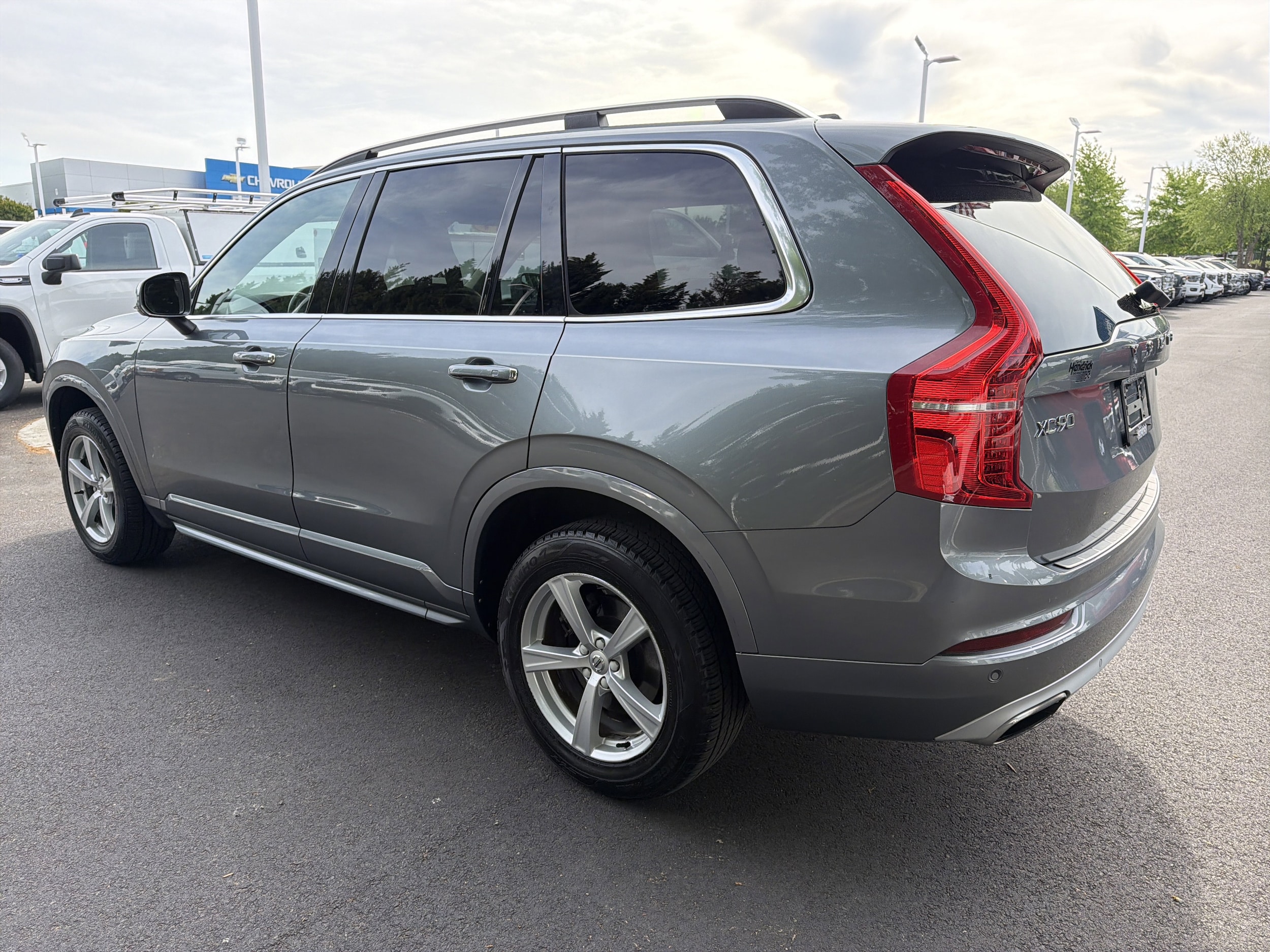 2017 Volvo XC90 Momentum photo 3