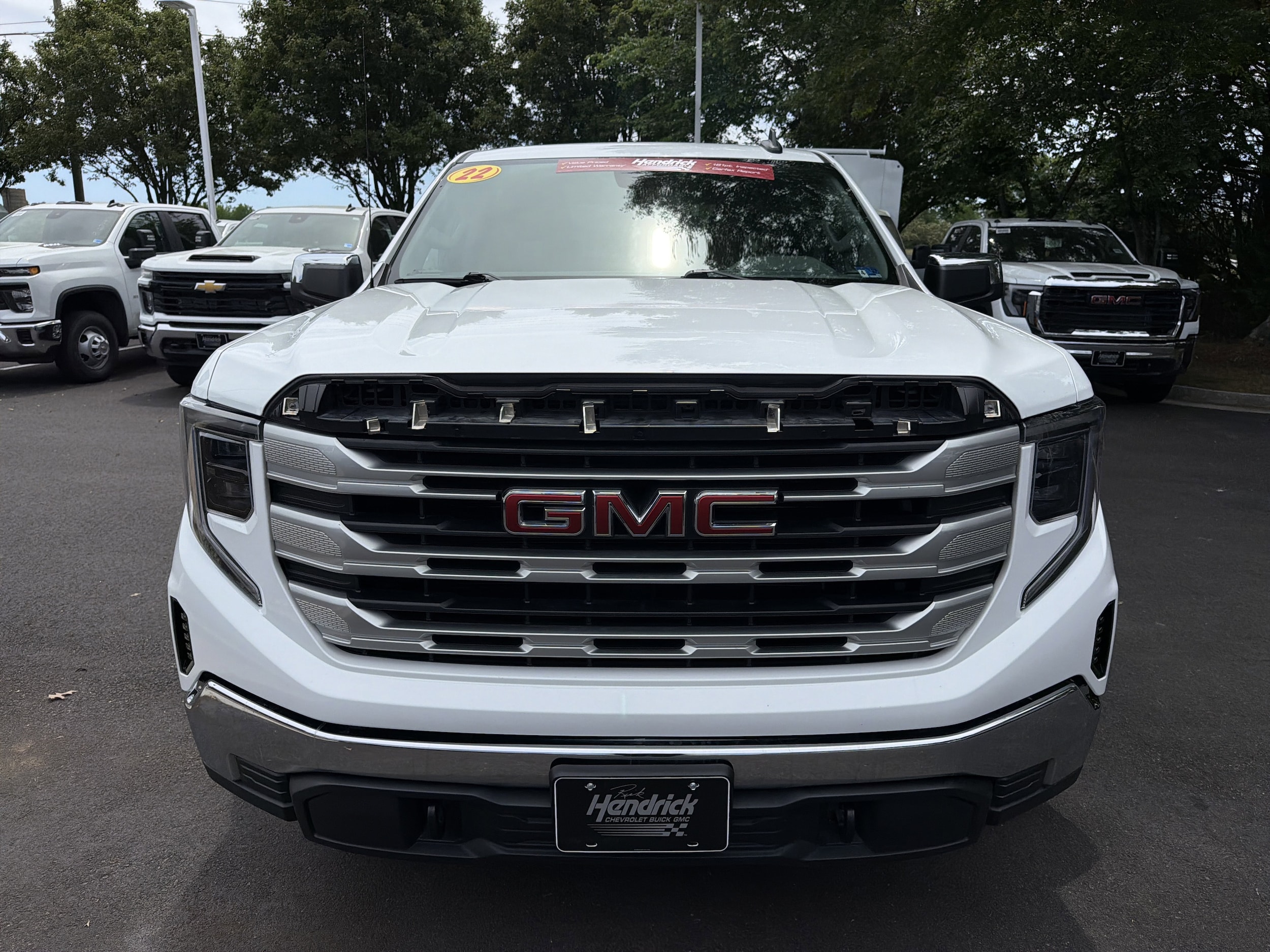 2022 GMC Sierra 1500 SLE photo 2